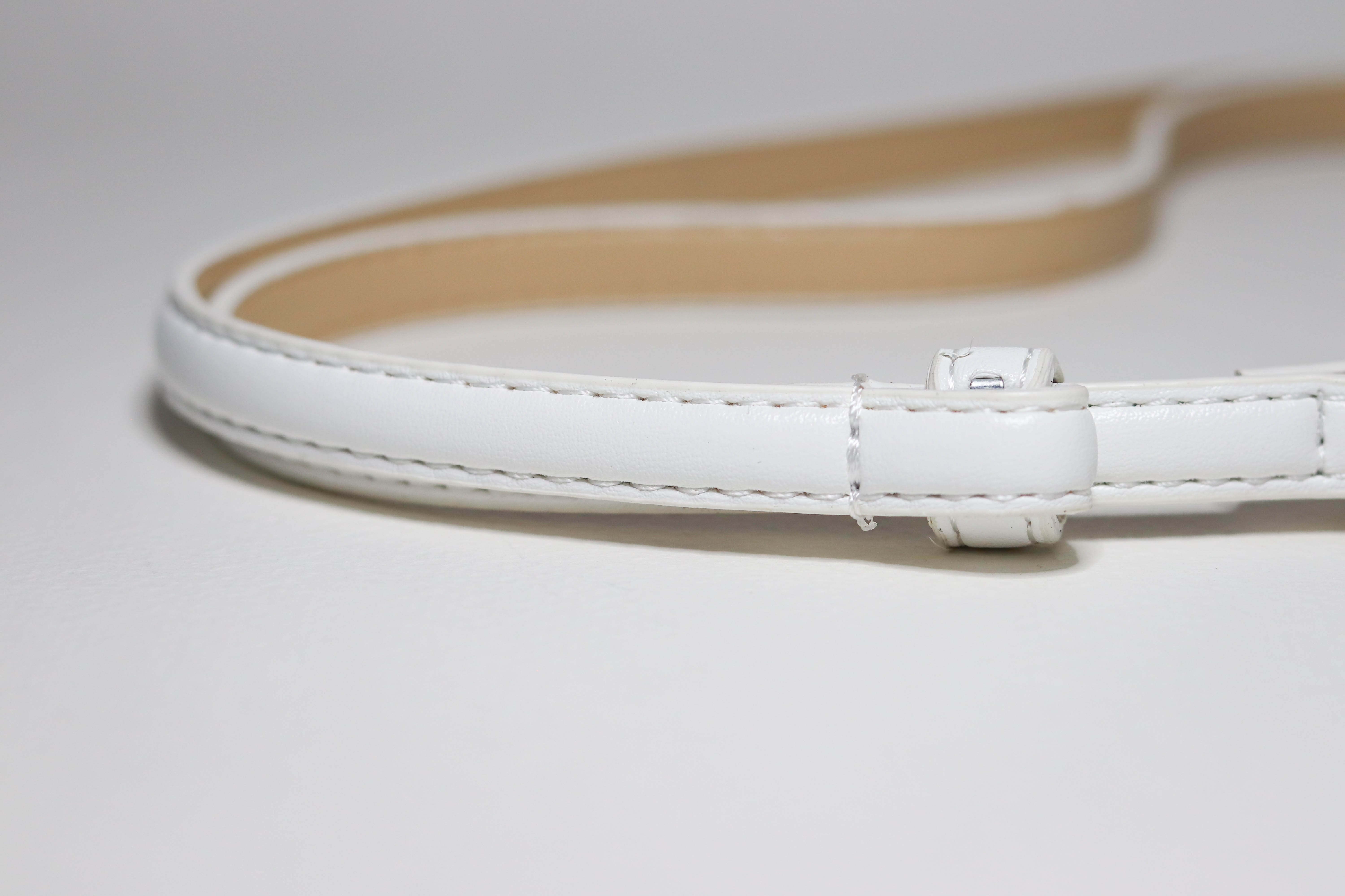 เข็มขัดฟรีไซต์ผู้หญิงสีขาว หัวเข็มขัดสีทอง ปรับสายได้