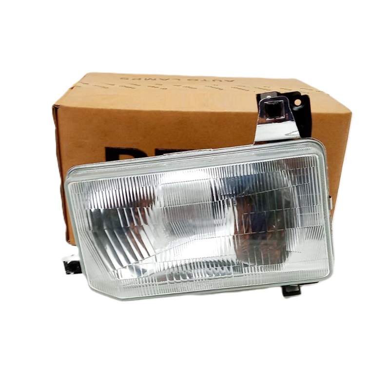 ไฟหน้า NISSAN BIG-M(บิ๊กเอ็ม)993 รุ่นแคป ไฟ 5เหลี่ยม ปี1996-1998 (งานแท้ TYC) -ราคาต่อดวง-