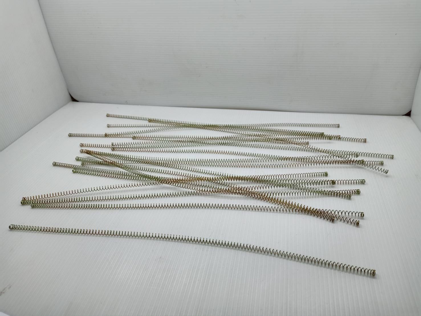 2 เส้น สปริง-ดัน ลวด 0.5 มิล x รูใน 3 มิล x วงนอก 4 มิล x ยาว 30 cm Pressure spring PS-05430