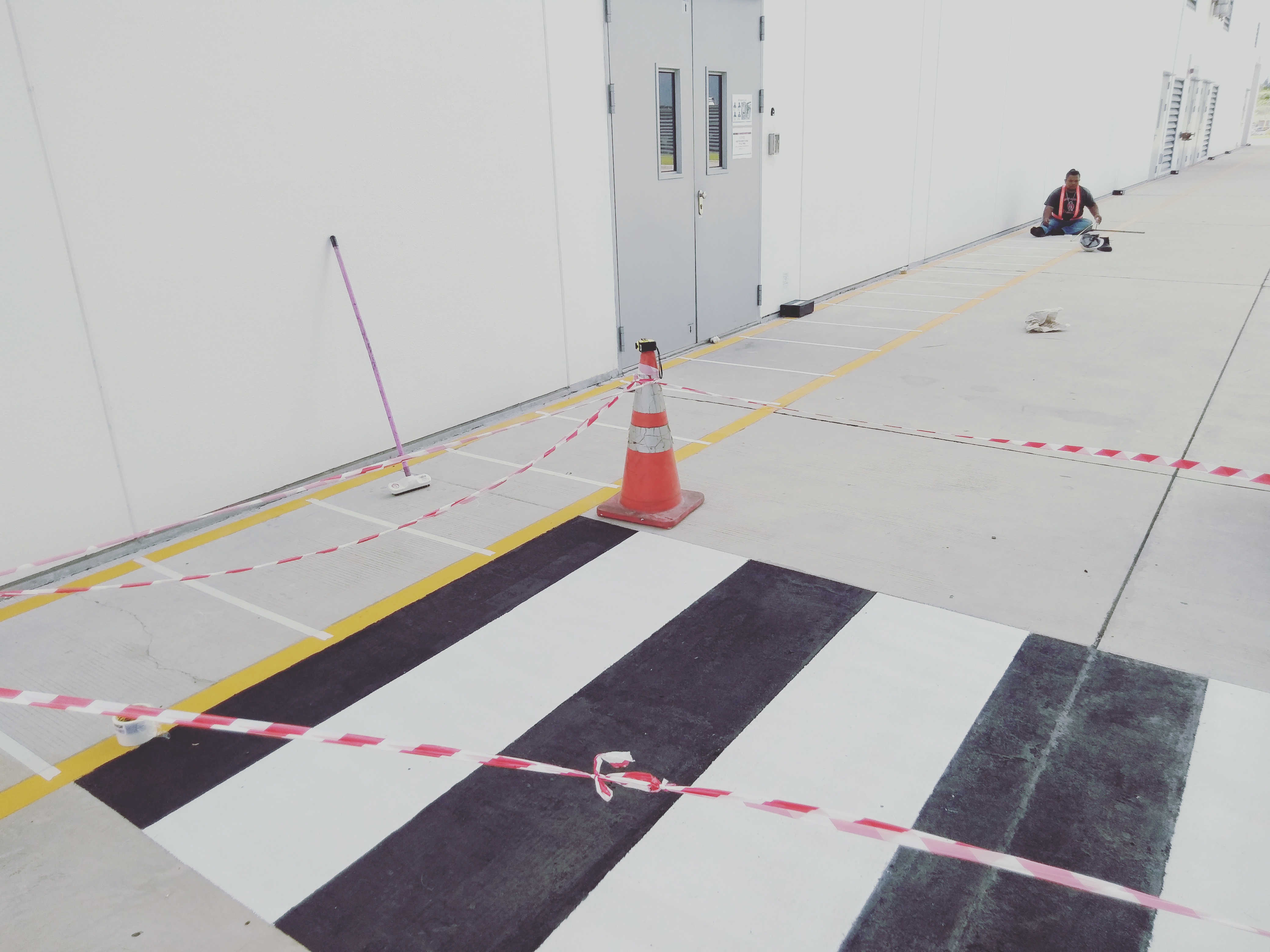 ทางม้าลายข้ามถนน Zebra crossing ทางม้าลายสีขาว-ดำ