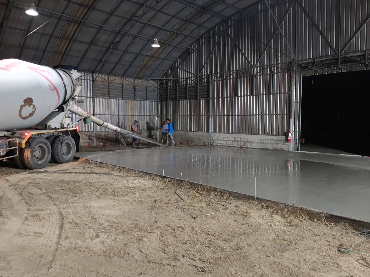 หน้างานซอยแลนด์24 บางนา เทพื้นโรงงาน