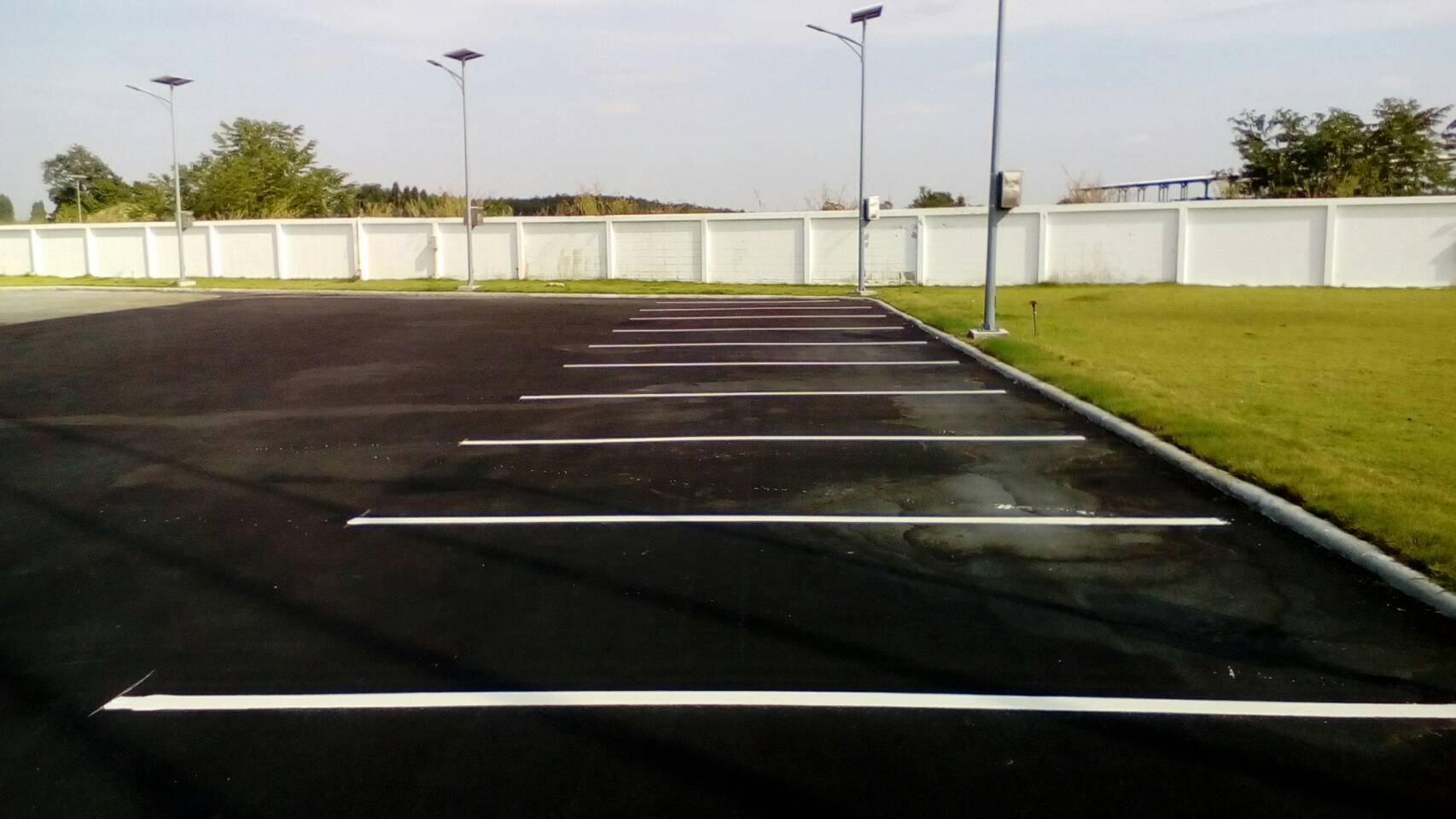 งานตีเส้นถนนหน้าโรงงาน หน่วยงานมาบยางพร จ.ระยอง