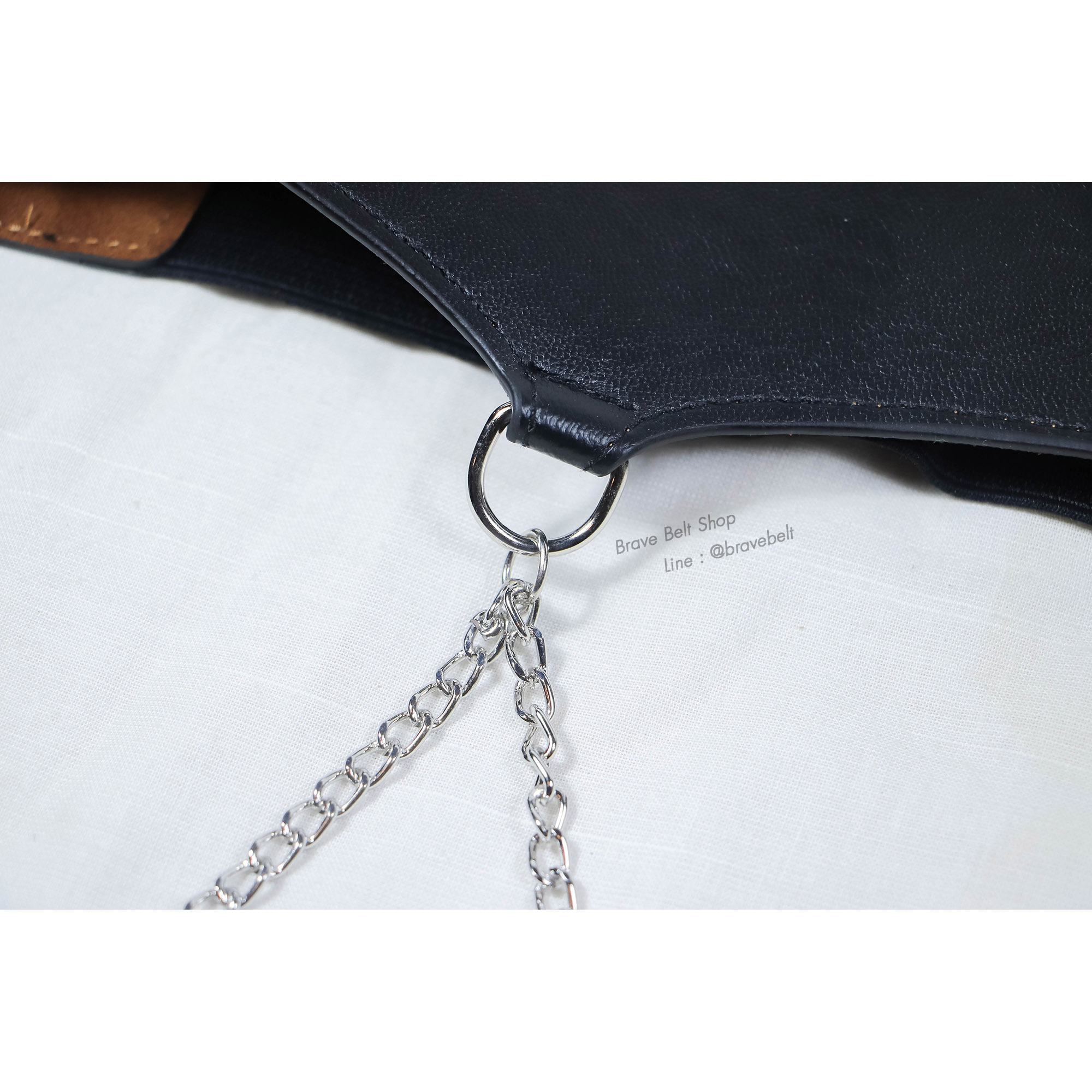 เข็มขัดเอวสูงแบบหนังสีดำทรงสวยเท่ๆ