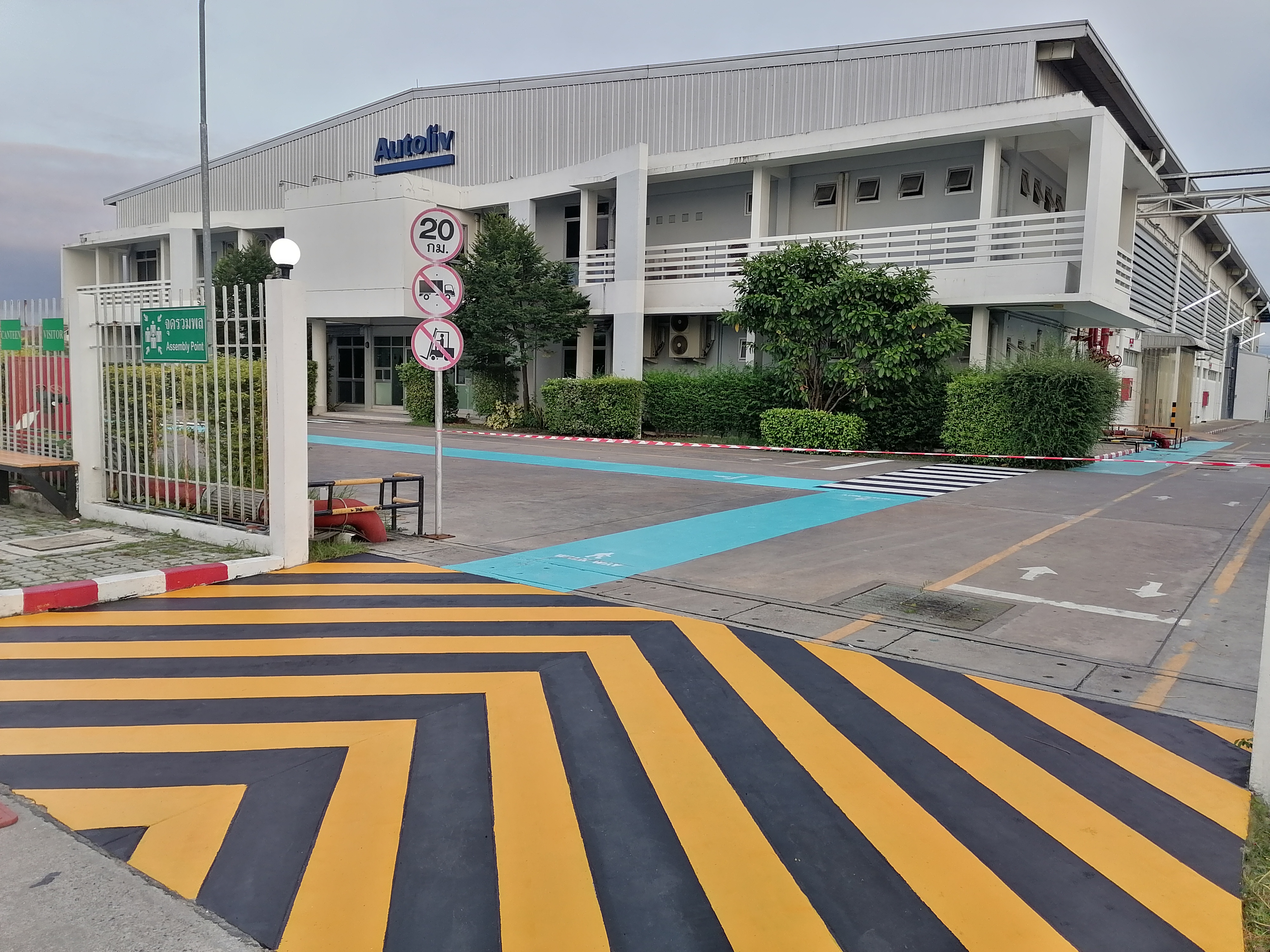 งานตีเส้นทางเดินภายในโรงงาน