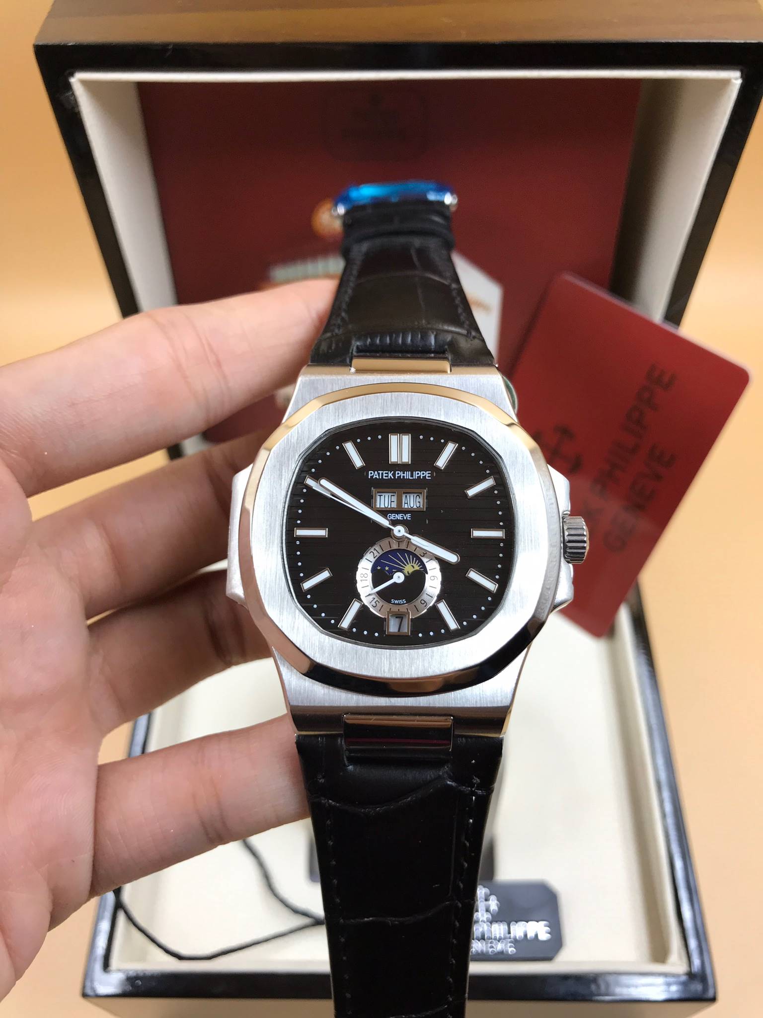 นาฬิกา Patek Philippe รุ่น Men"s Nautilus Annual Calendar หน้าน้ำดำ