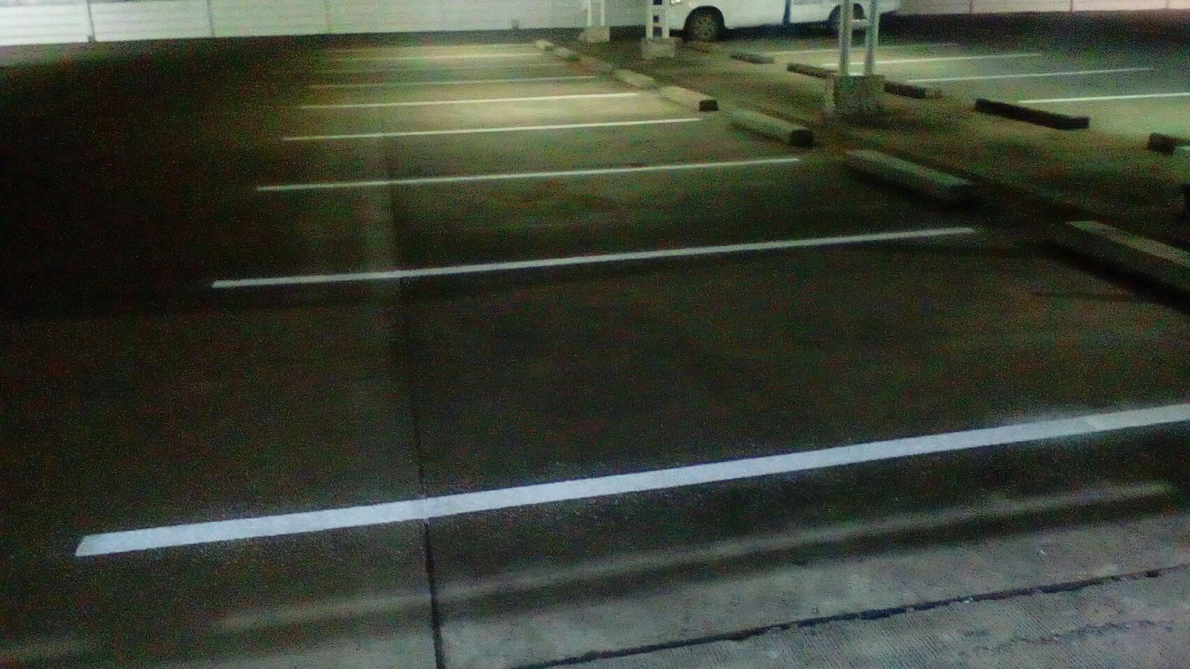 งานตีเส้นลานจอดรถยนต์ พร้อมลูกศรด้วยสีเทอร์โมพลาสติก หน่วยงาน โฮมโปรฯ สาขาราชพฤกษ์