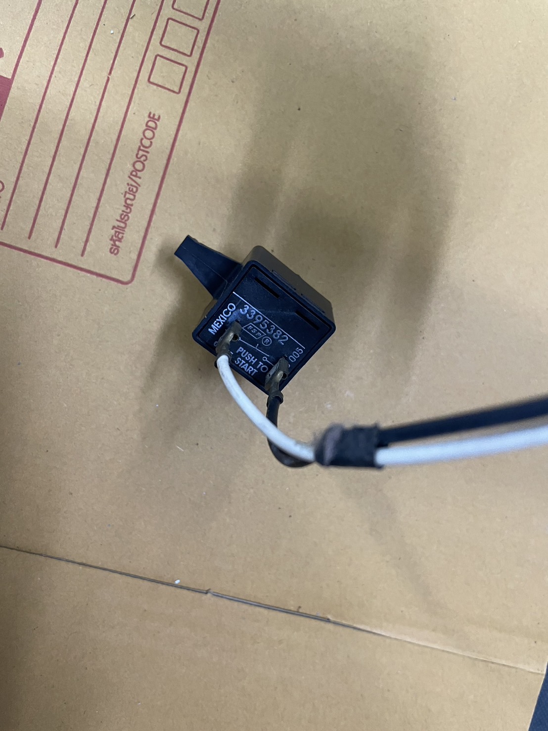 Whirlpool Start Switch อะไหล่เครื่องอบผ้า Whirlpool ปุ่มสตาร์ท พาร์ท 3395382 **อะไหล่เป็นมือสอง ไม่มีเครื่องเทสอะไหล่ ขอตีเป็นงานช่าง อะไหล่ที่ซื้อแล้วไม่สามารถเปลี่ยน/คืนได้**