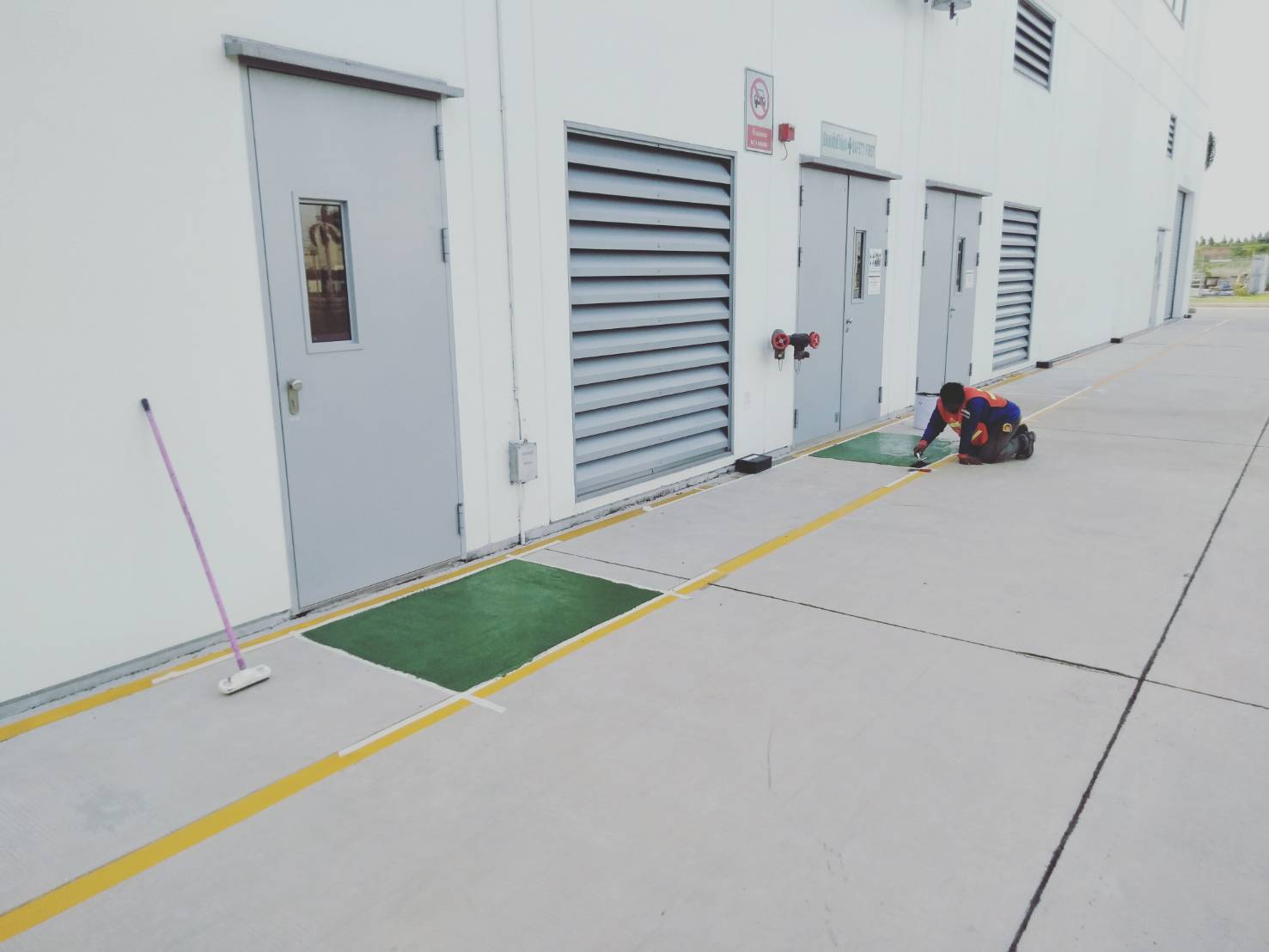 เส้นทางเดินภายในโรงงานราคาตีเส้นทางเดิน