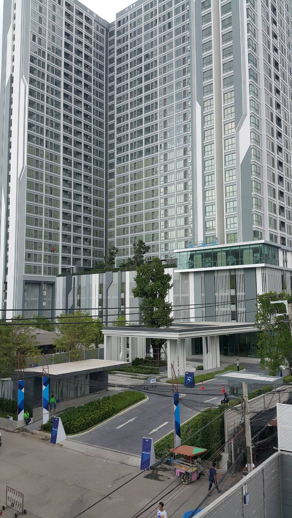 ตีเส้นช่องจอดรถภายในคอนโด กทม