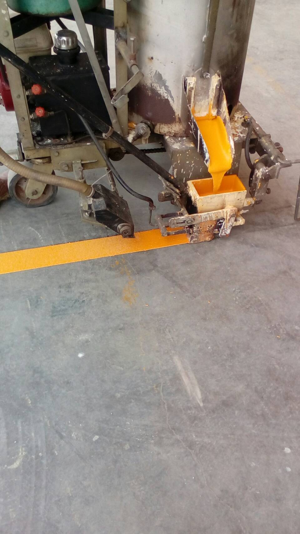 งานตีเส้นลานจอดรถ หน่วยงานนิคมอุตสาหกรรมนวนคร ปทุมธานี