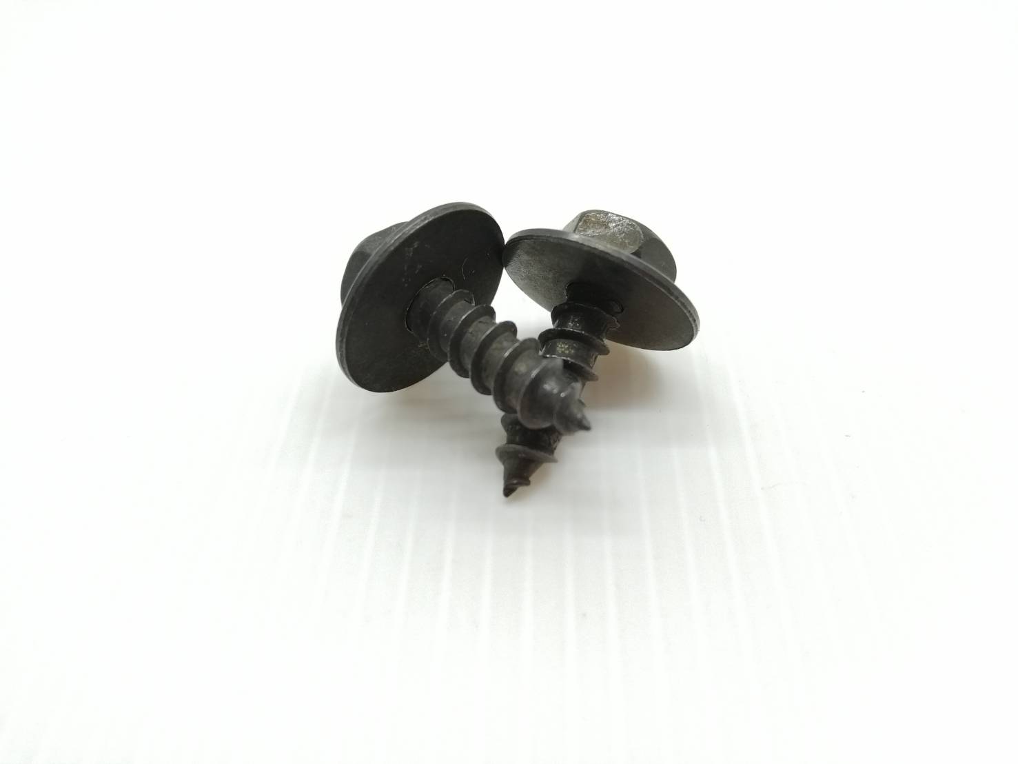 16 ชิ้น M6 x 20 mm สกรูยึดบังโคลน สกรูยึดยางกันโคลนหน้า 90159-60603 Vigo 4x4 , Vigo Prerunner