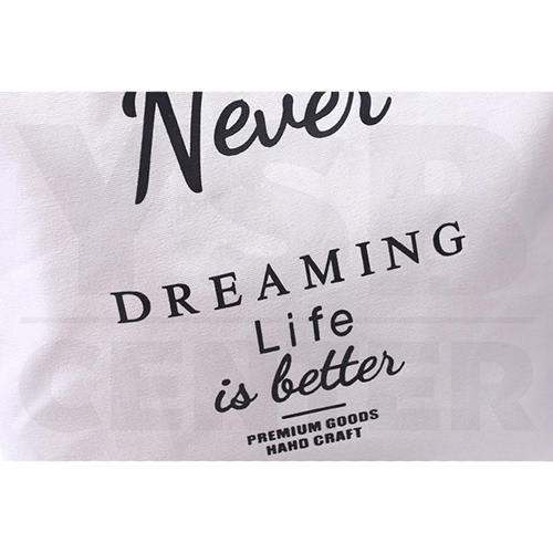 CASSA กระเป๋าผ้า กระเป๋าผ้าแคนวาส กระเป๋าสะพายข้าง Never Dreaming life Is Better สายปรับiระดับได้