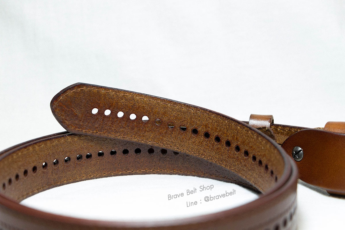 เข็มขัดหนังแท้ผู้หญิง สีน้ำตาลเข้มมีลายสายสวย