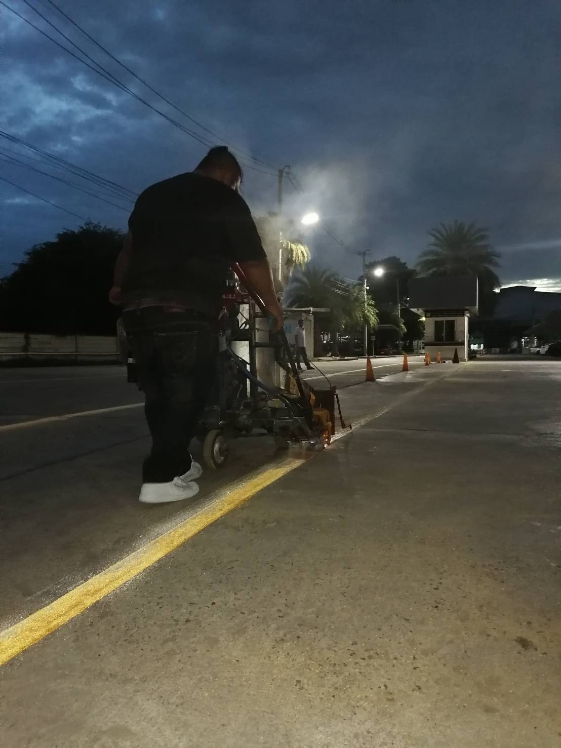 ตีเส้นช่องจอดรถยนต์,รถมอเตอร์ไซค์ตีเส้นจราจรภายในโณงงาน