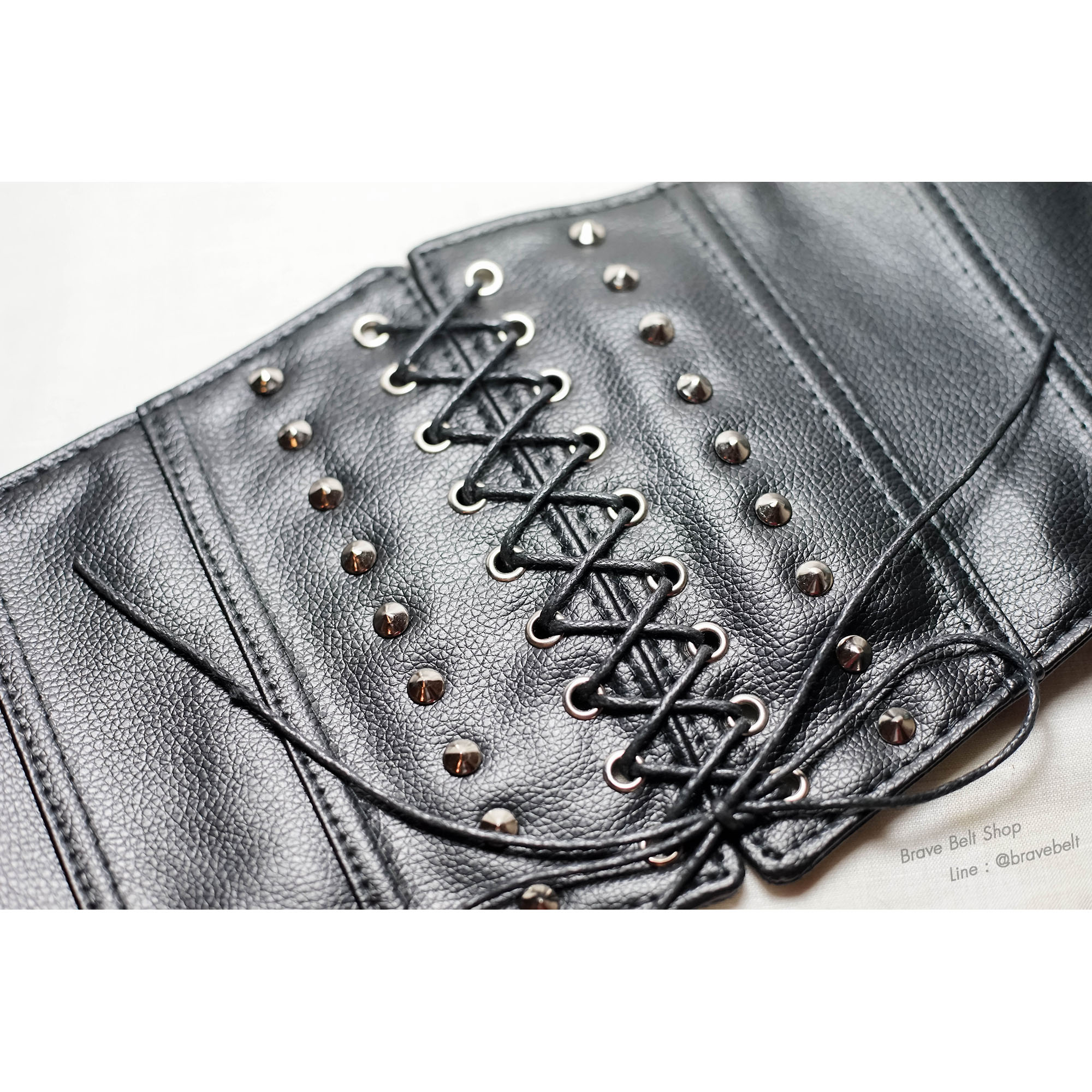 เข็มขัดเอวสูงสีดำมีเหล็กหมุดเท่ ของผู้หญิง