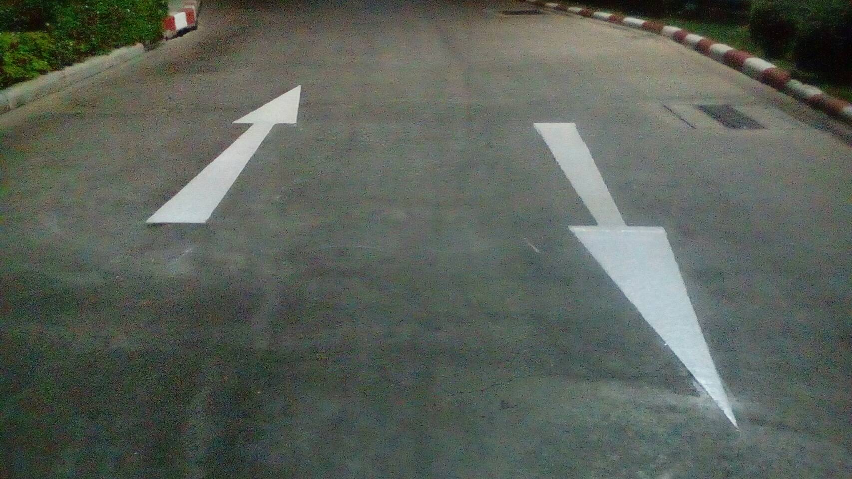 ตีเส้นช่องจอดรถในห้างโฮมโปรกรุงเทพ