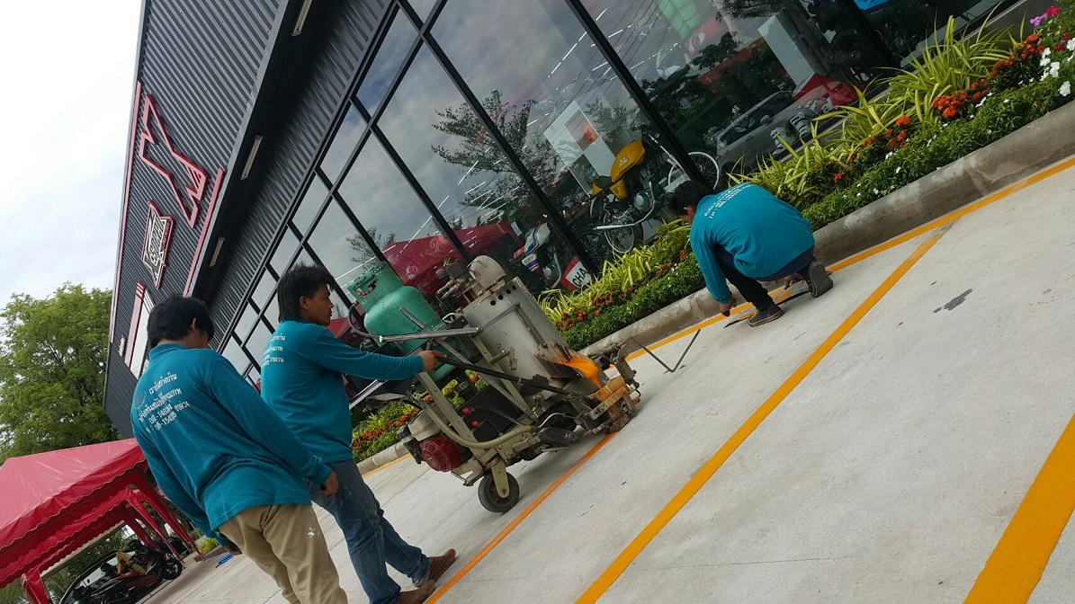 ตีเส้นช่องจอดรถยนต์,รถมอเตอร์ไซค์ตีเส้นจราจรภายในโณงงาน