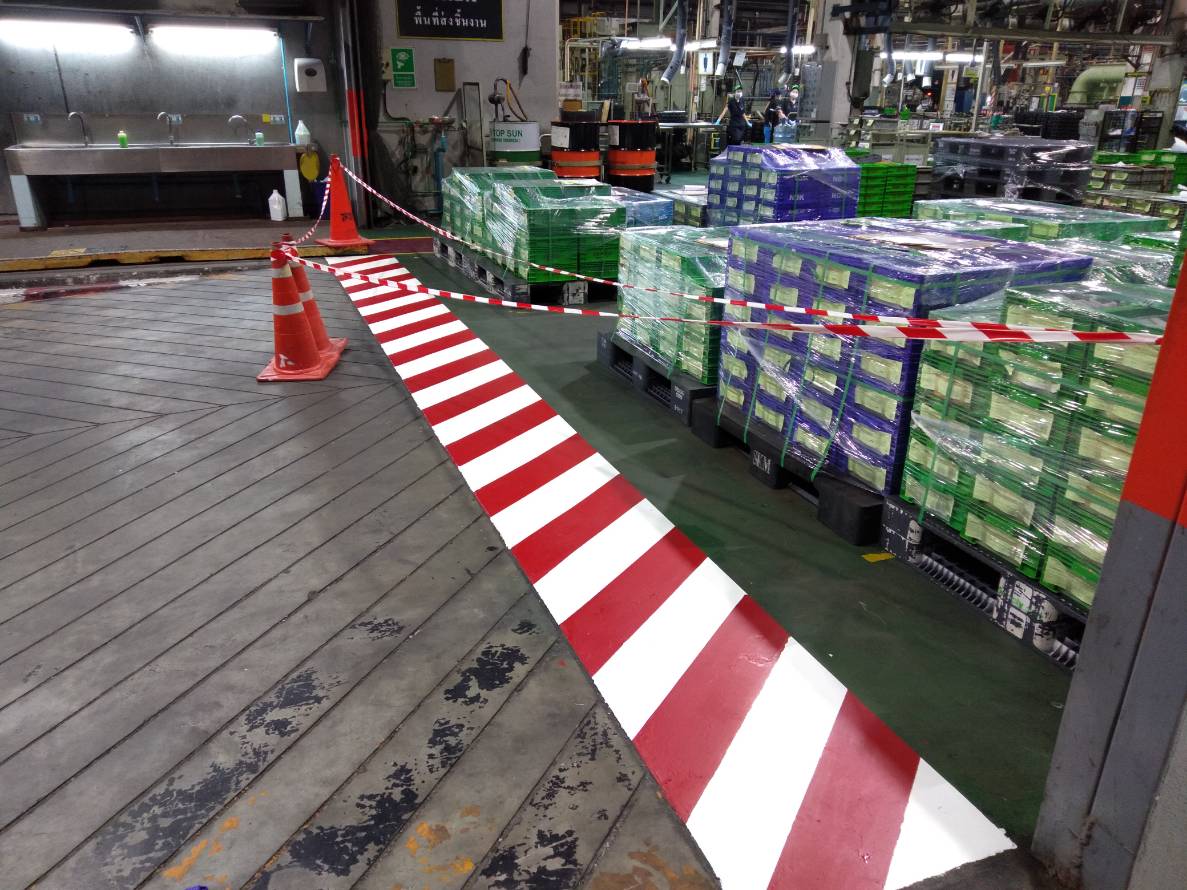 ทาสีทางเข้าออกด้วยสีอีบ๊อคซี่,เหลืองดำขาวแดง