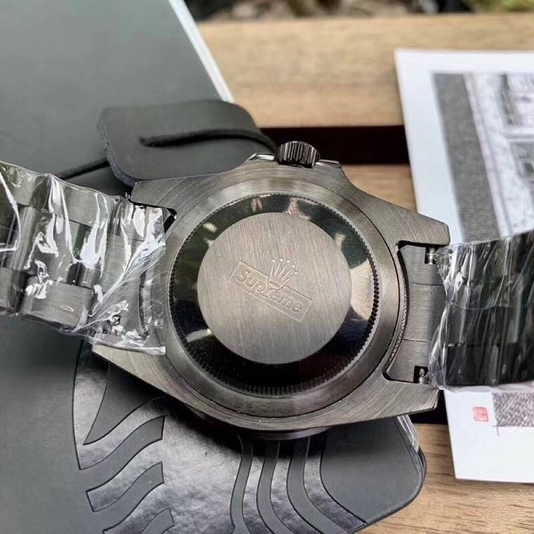 นาฬิกา Rolex รุ่น Superme สีเงิน กรอบเซรามิคสีดำ งาน Mirror Swiss