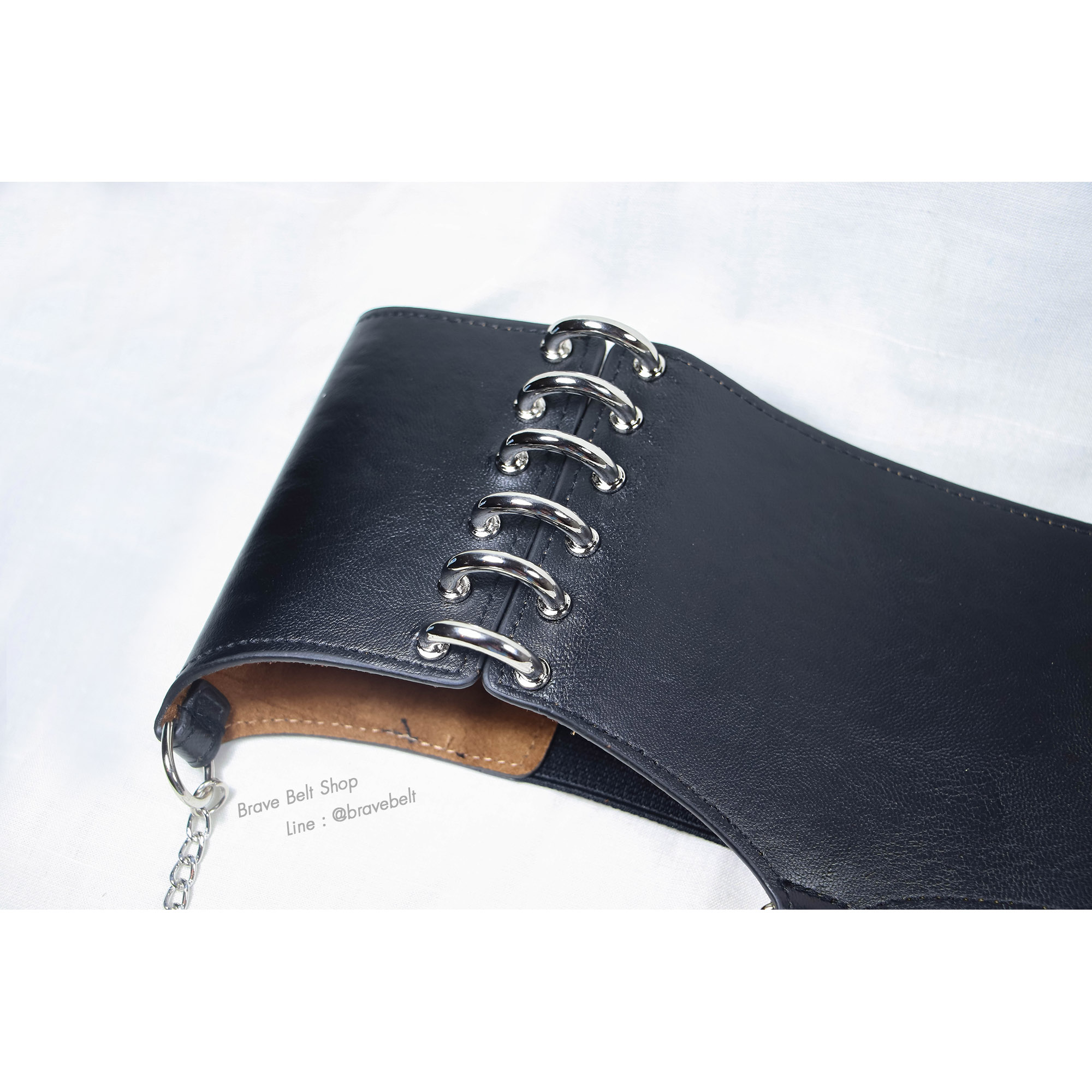 เข็มขัดเอวสูงแบบหนังสีดำทรงสวยเท่ๆ