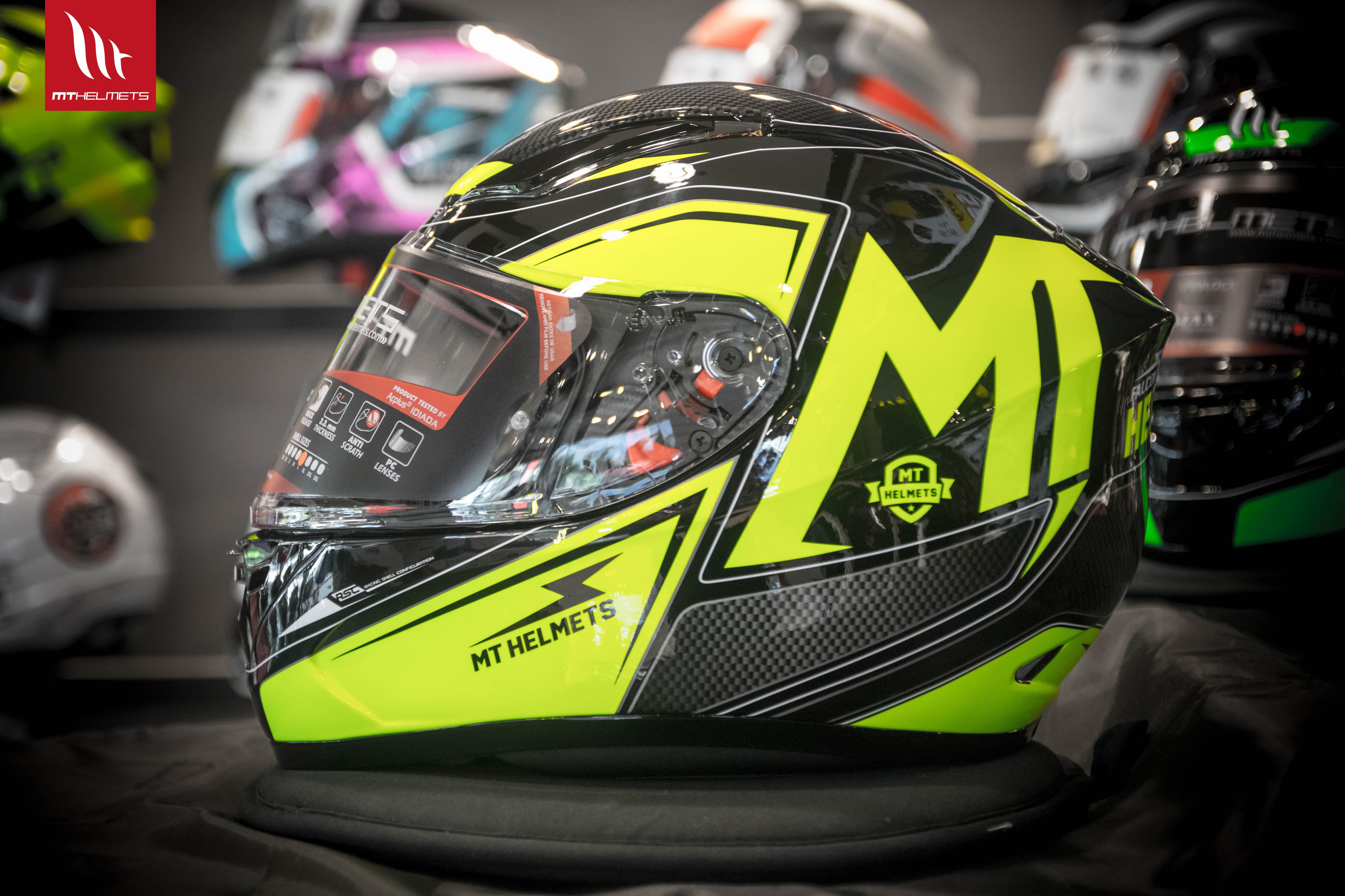 MT Revenge Falcon Gloss Black Yellow