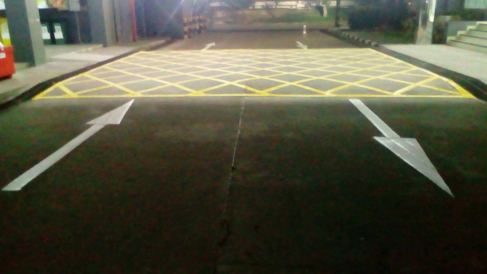 งานตีเส้นด้วยสีเทอรืโมพลาสติก,สีพื้นกันลื่นภายในโรงงาน