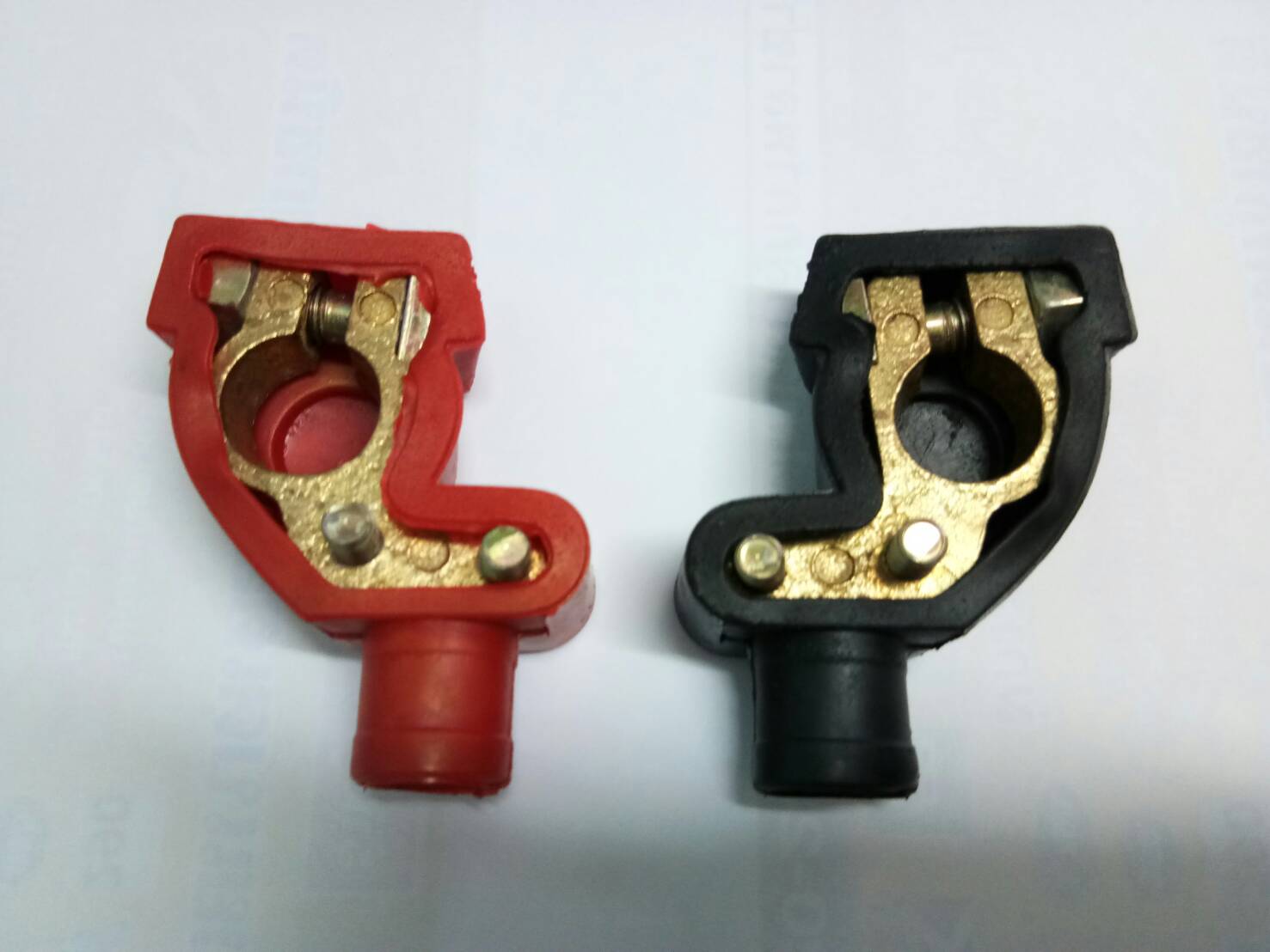 ยางหุ้มขั้วแบตเตอรี่ เนื้อ PVC แดงดำ 12 คู่ ( 1 โหล )