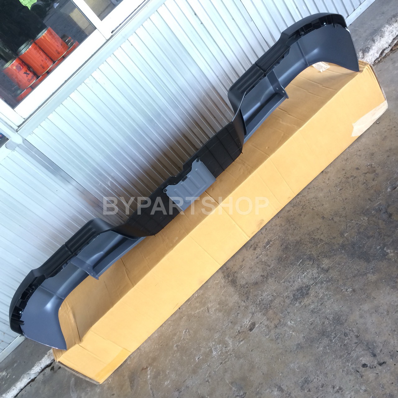 กันชนท้าย TOYOTA REVO(รีโว่)/REVO ROCCO(รีโว่ ร็อคโค่) ชุบโครเมียม ทรงศูนย์ ปี2015-2022 (ครบชุด) (AC-458,KV555ชุบ)