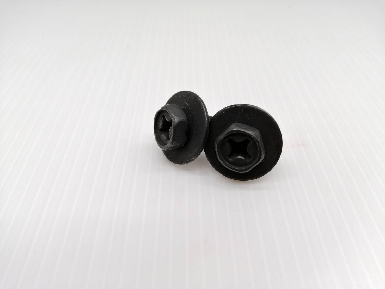 16 ชิ้น M6 x 20 mm สกรูยึดบังโคลน สกรูยึดยางกันโคลนหน้า 90159-60603 Vigo 4x4 , Vigo Prerunner