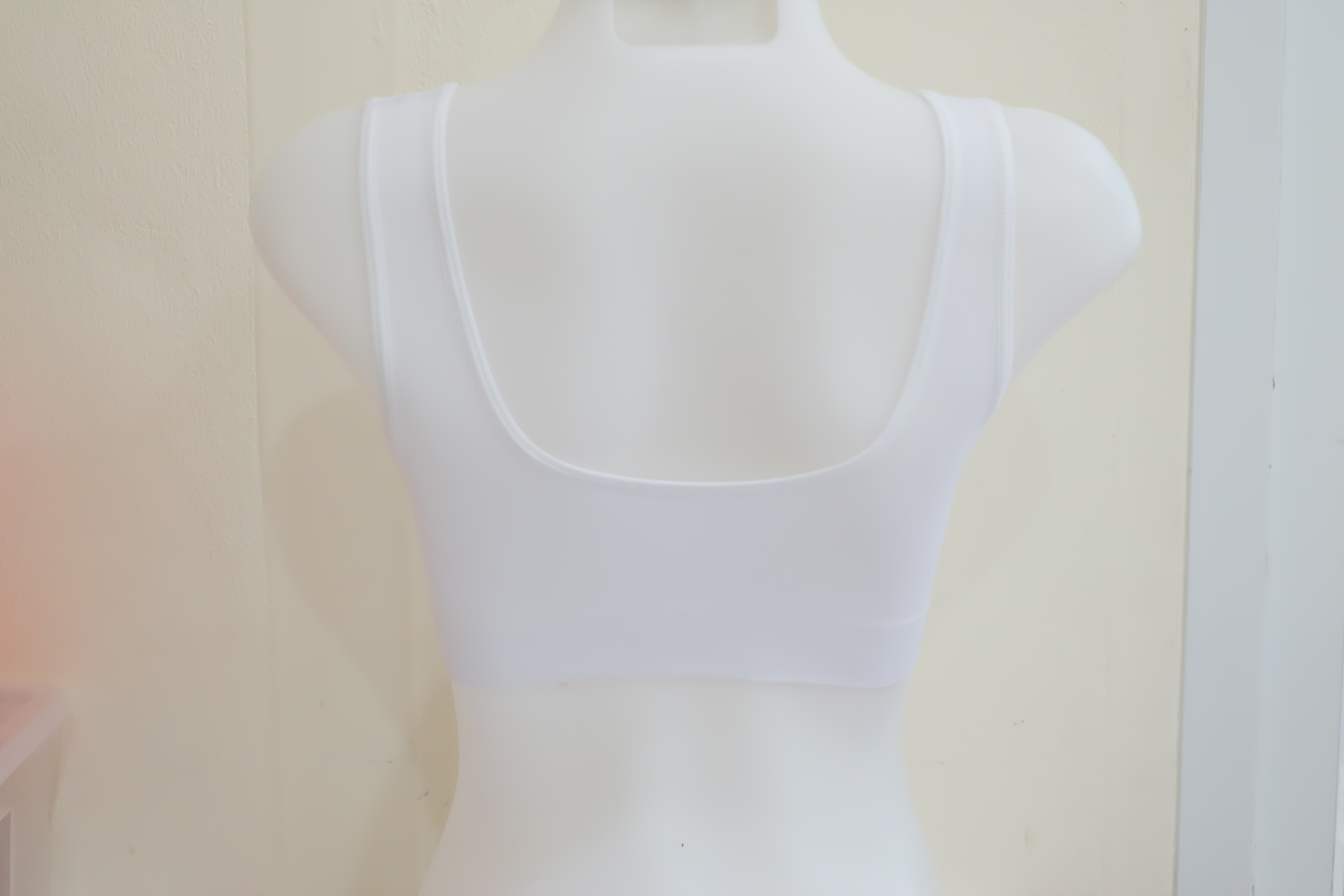 ยกทรง สปอร์ตบรา ไร้ตะขอ ชุดชั้นในสวมสบาย หลังยู U สีขาว S/M/L