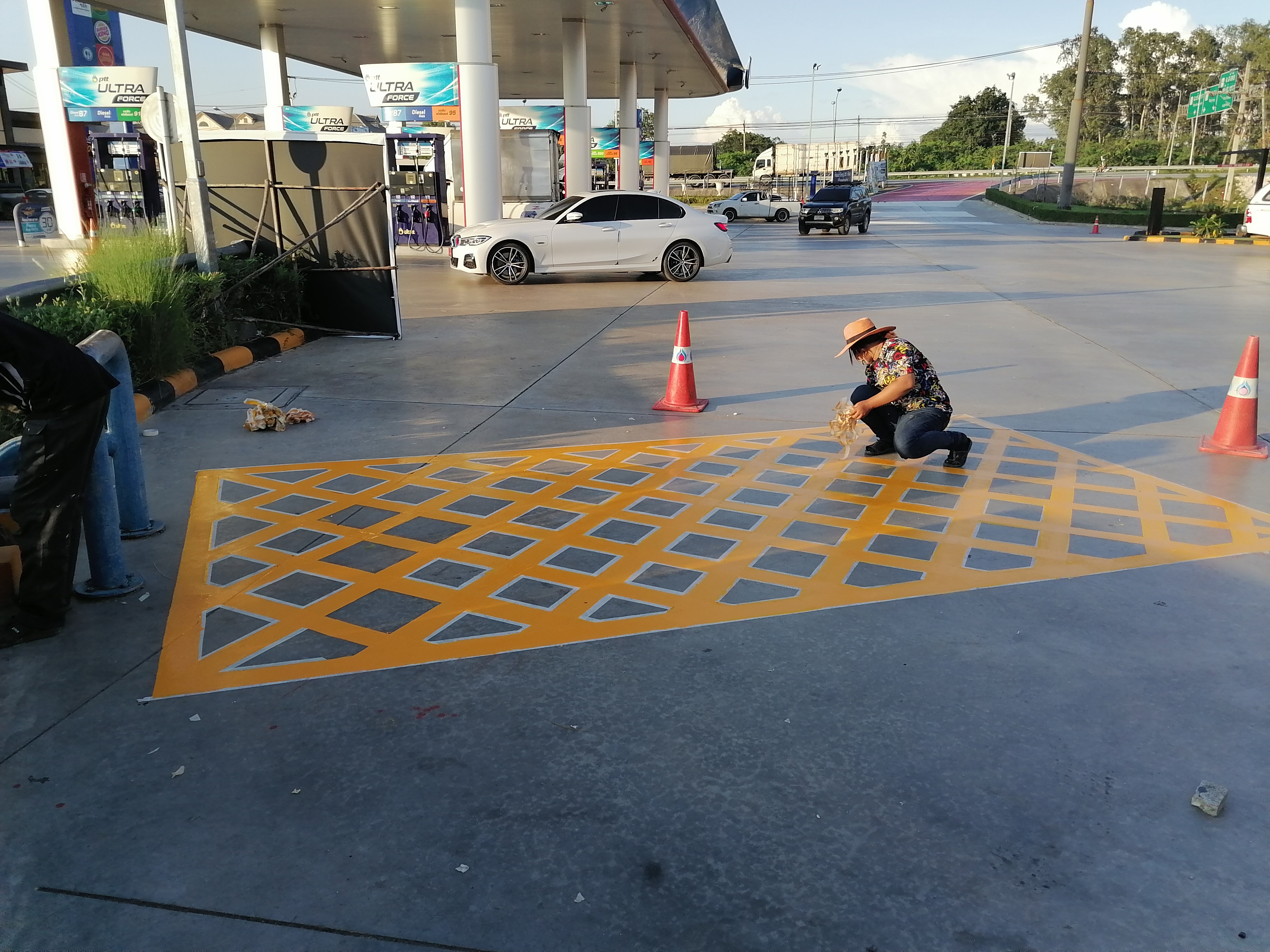 งานตีเส้นทางเดินภายในโรงงาน