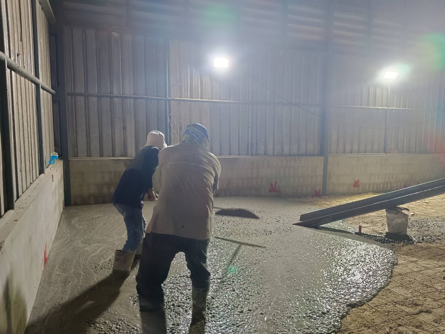 หน้างานซอยแลนด์24 บางนา เทพื้นโรงงาน