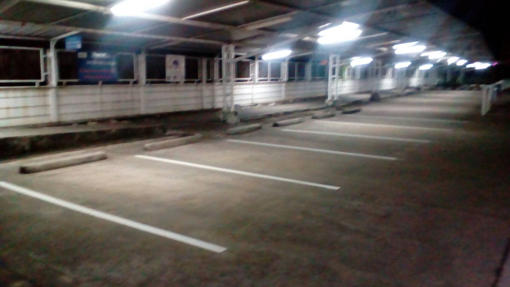 งานตีเส้นลานจอดรถยนต์ พร้อมลูกศรด้วยสีเทอร์โมพลาสติก หน่วยงาน โฮมโปรฯ สาขาราชพฤกษ์