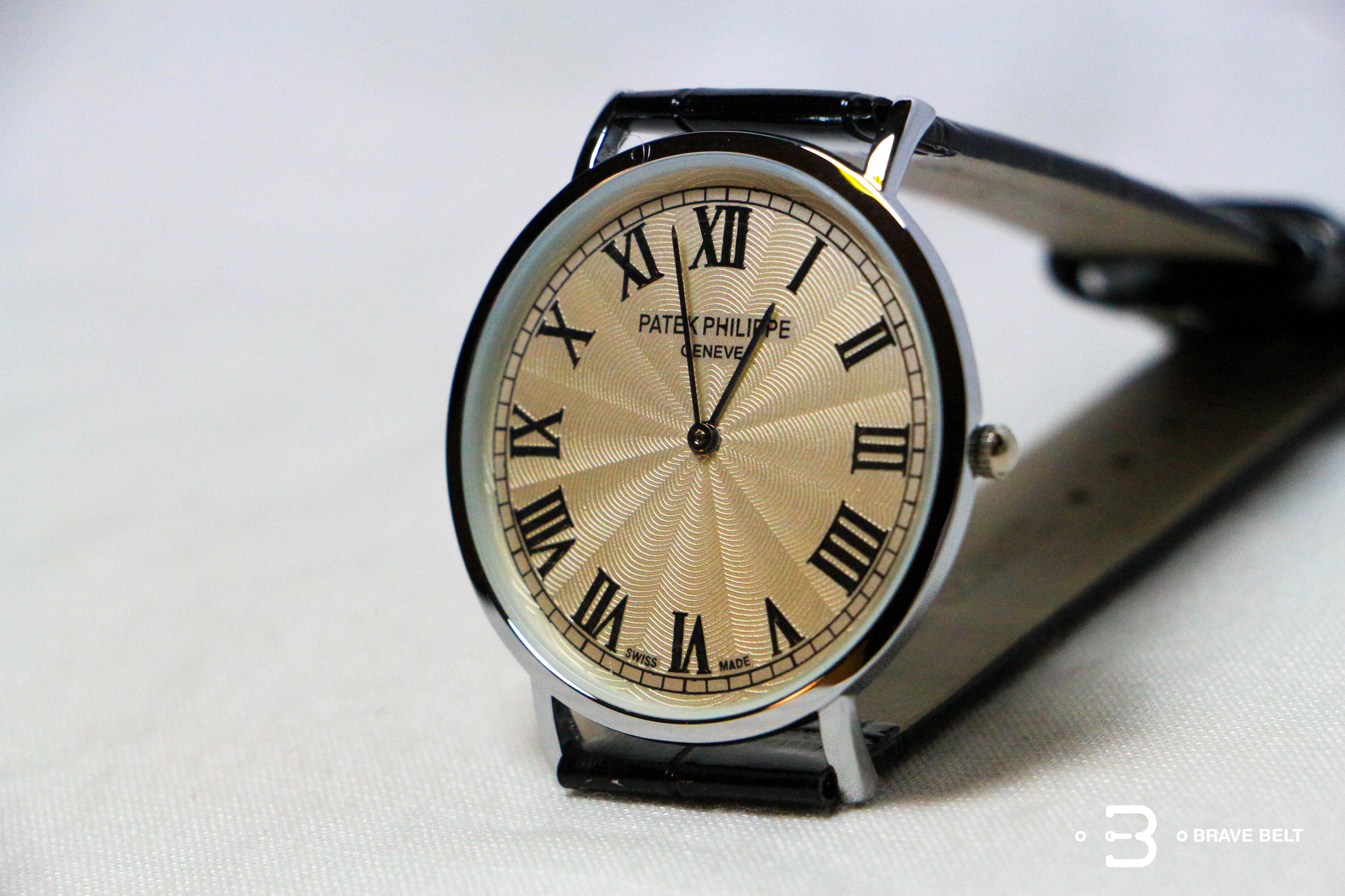 นาฬิกา patek philippe หน้าปัดทอง เลขโรมัน ขอบสีเงิน