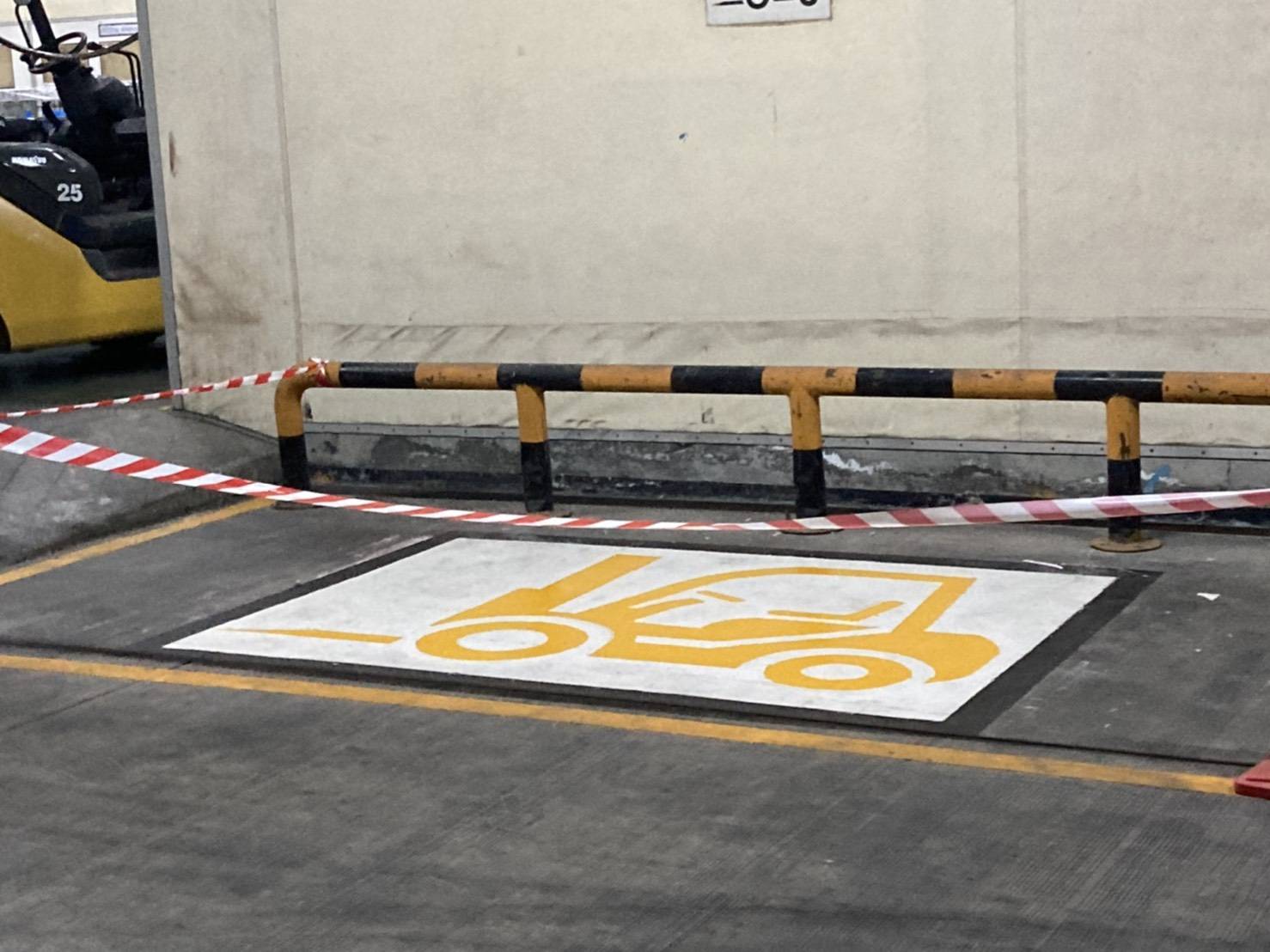 ทำสัญลักษณ์ที่พื้นด้วยสีอีพ๊อคซี่,สีเทอร์โมพลาสติก