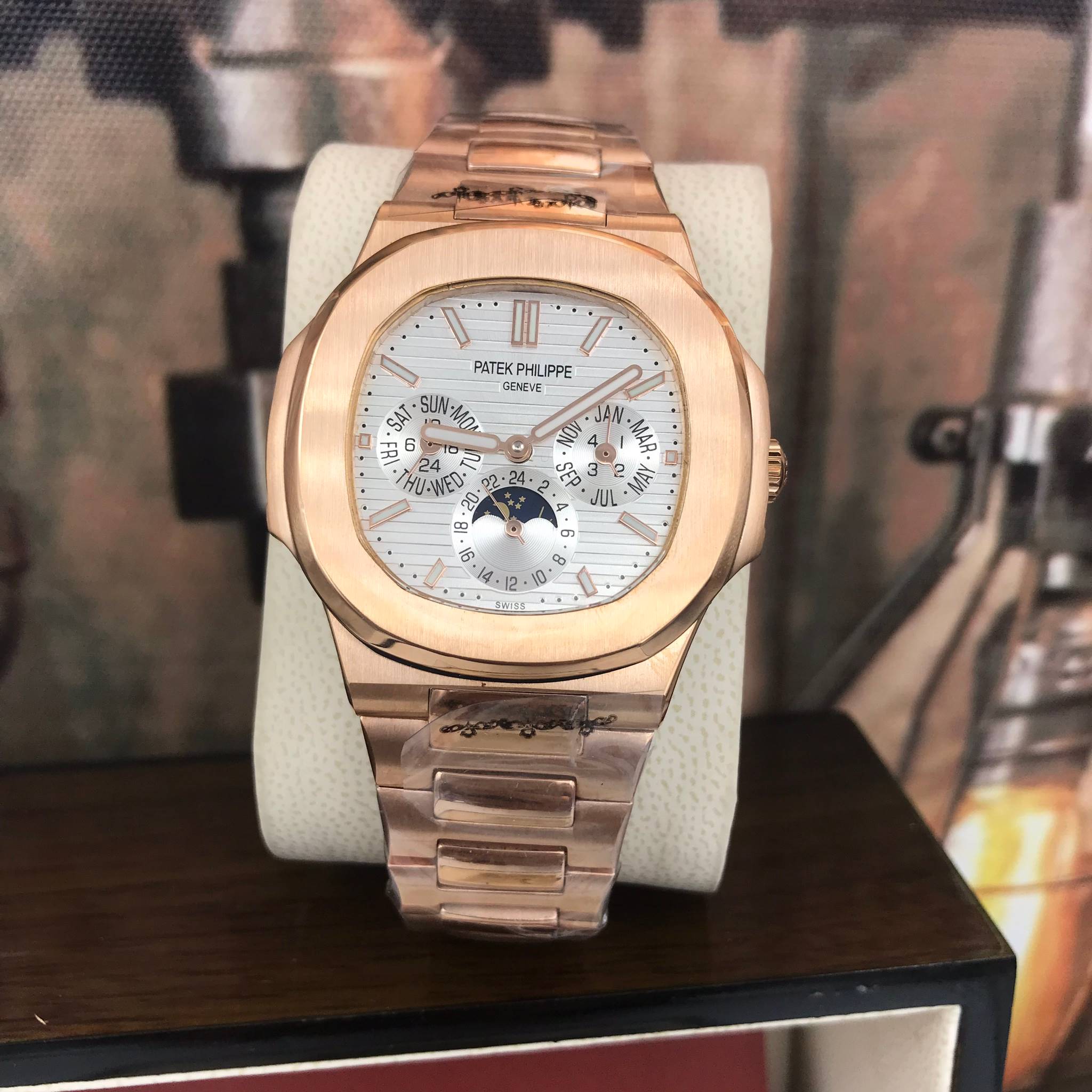 นาฬิกา Patek Philippe รุ่น Men's Nautilus Chronograph สีพิ้งสายเลสสีเงิน หน้าปัดสีขาวงาน CC