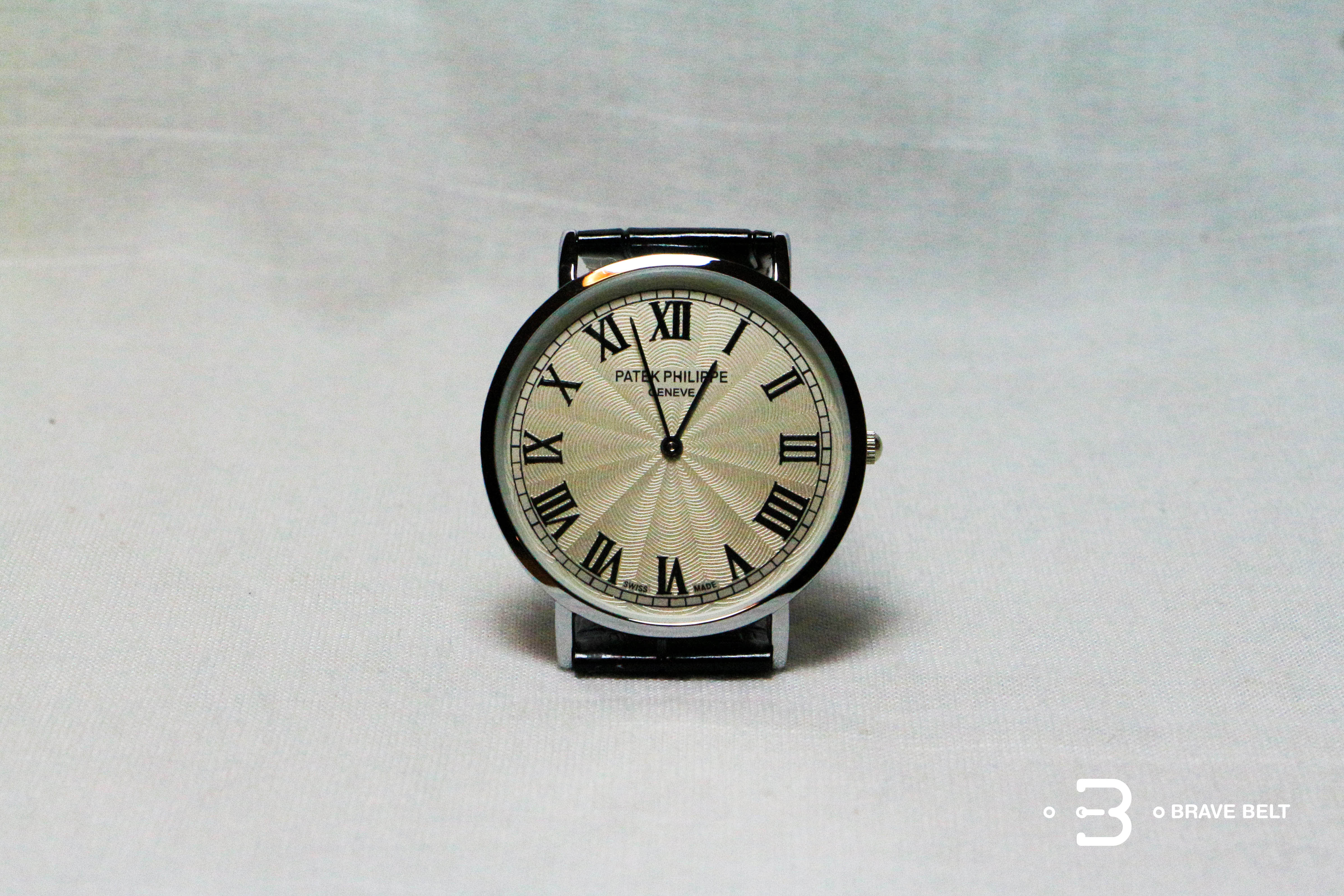 นาฬิกา patek philippe หน้าปัดทอง เลขโรมัน ขอบสีเงิน