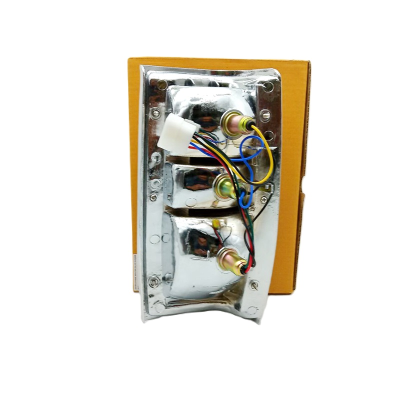 ไฟท้าย MITSUBISHI CYCLONE(ไซโคลน) ขอบชุบโครเมียม พร้อมขั้ว+หลอด ปี1987-1995 (งานตราเพชรเกรดห้าง) -ราคาต่อดวง-