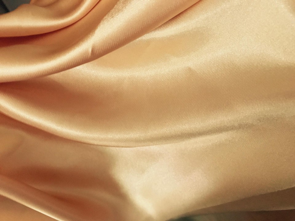 ปลอกหมอนผู้ใหญ่เข้ารูป*ผ้าซาติน*สีทอง*เน้นหลับเย็นสบาย ตื่นมาไม่มีรอยยับบนใบหน้า ทรงผมไม่ชี้ฟู