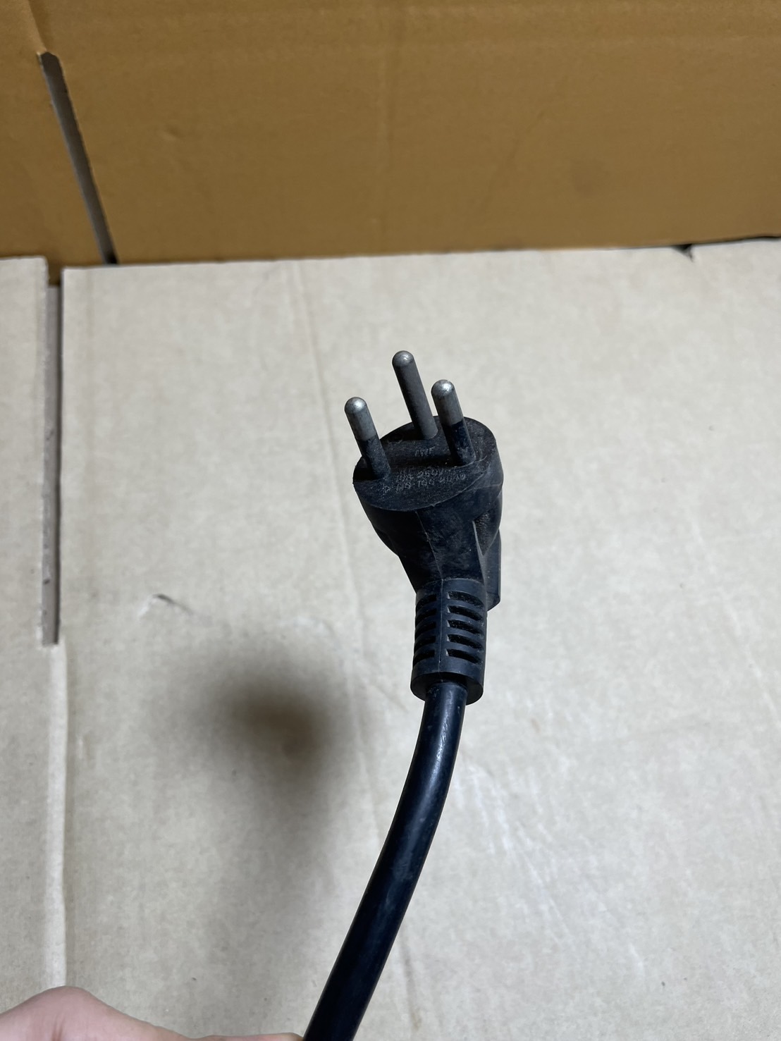อะไหล่เครื่องอบผ้า Whirlpool ปลั๊กไฟเครื่องอบผ้า Whirlpool *มือสอง* (ไม่มีประกัน อ่านรายละเอียดให้ครบถ้วน) ขอรูปเพิ่มเติมได้ทางแชท ดูแบบให้ตรงก่อนสั่งซื้อ
