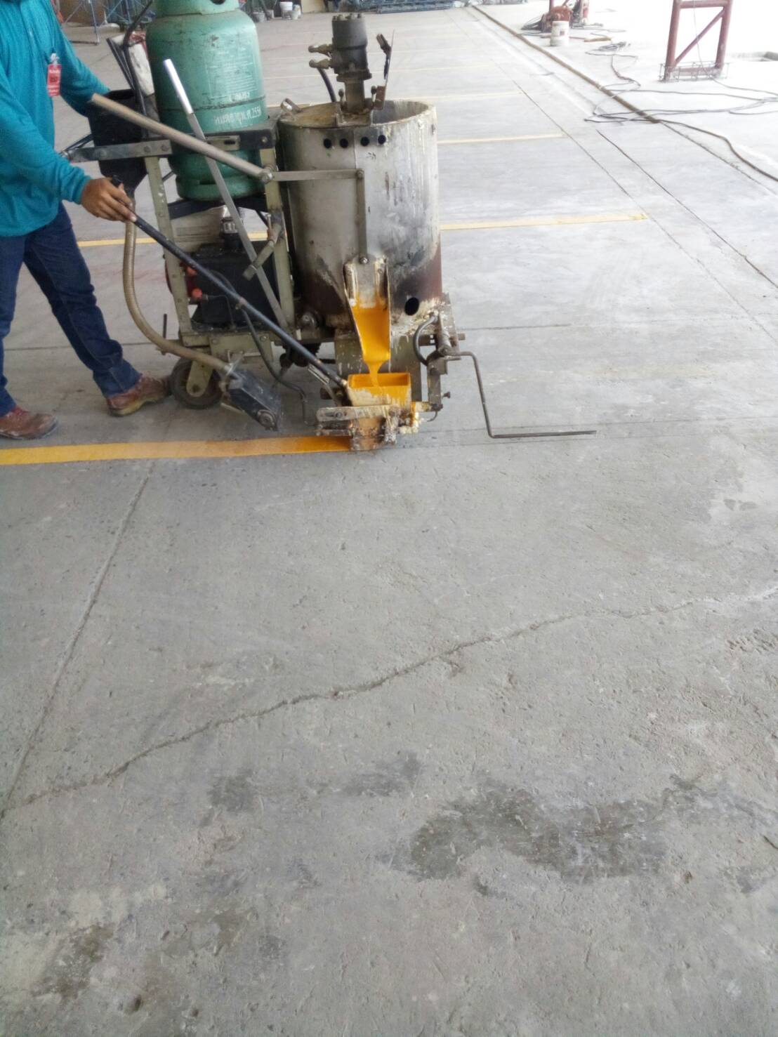 งานตีเส้นลานจอดรถ หน่วยงานนิคมอุตสาหกรรมนวนคร ปทุมธานี