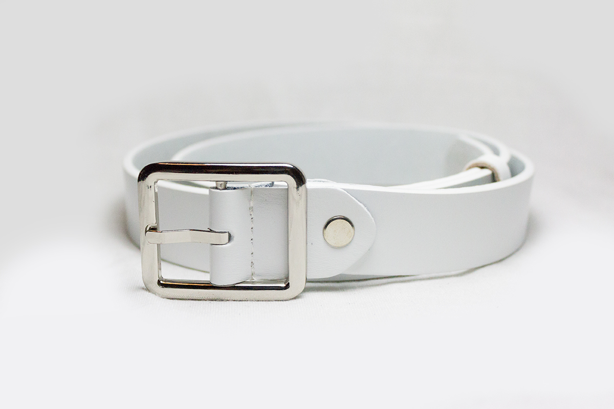 เข็มขัดหนังแท้แฟชั่นหัวเหลี่ยม สายหนังสีขาวสวย