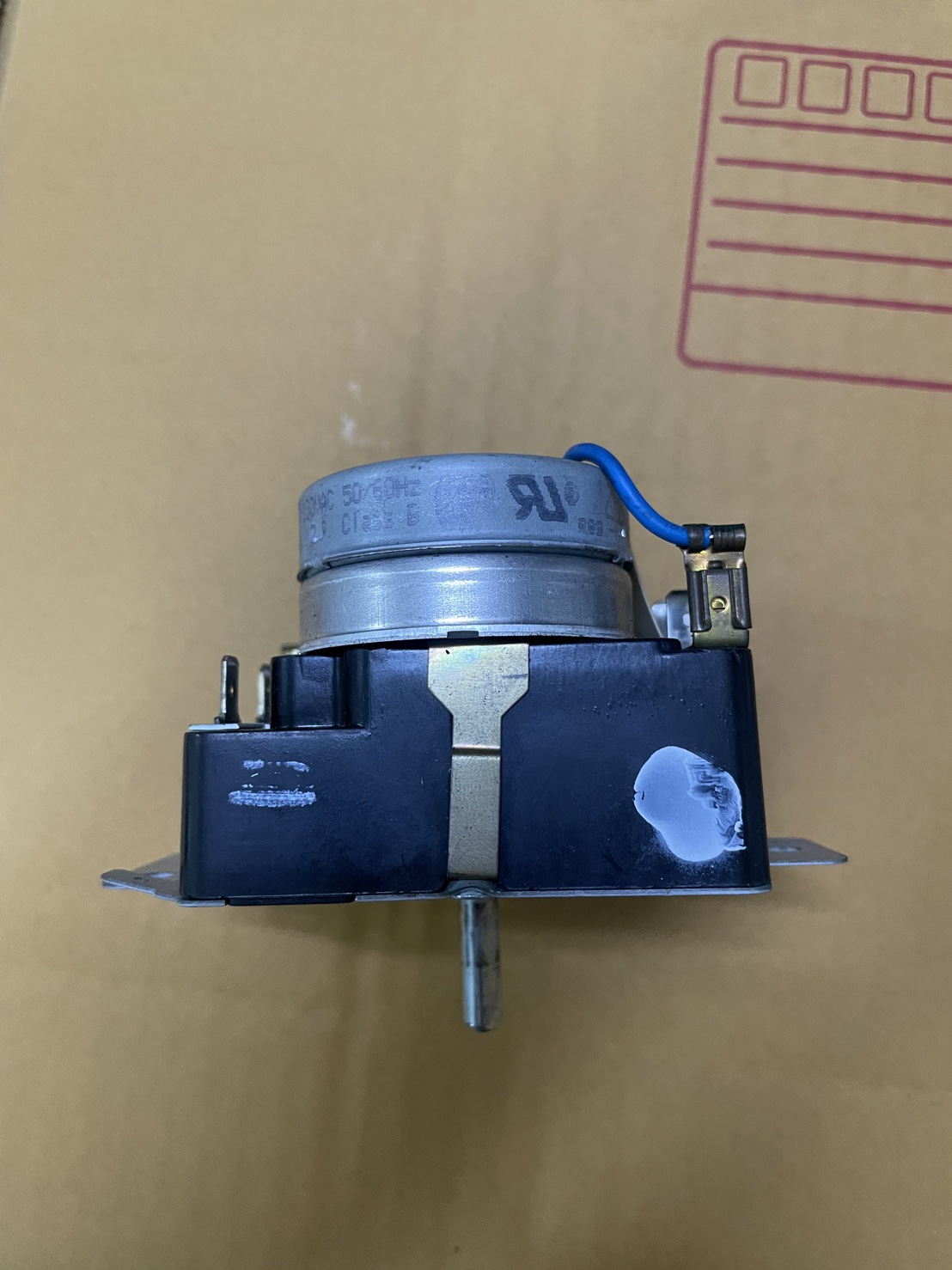 Timer Whirlpool เครื่องอบผ้า รุ่น 3XWED5705SW หรือรุ่นที่ใช้พาร์ท 8299769B **อะไหล่เป็นมือสอง ไม่มีเครื่องเทสอะไหล่ ขอตีเป็นงานช่าง อะไหล่ที่ซื้อแล้วไม่สามารถเปลี่ยน/คืนได้**