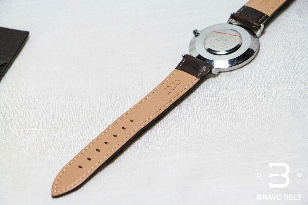 นาฬิกา Daniel Wellington ขอบสีเงิน สายหนังน้ำตาล