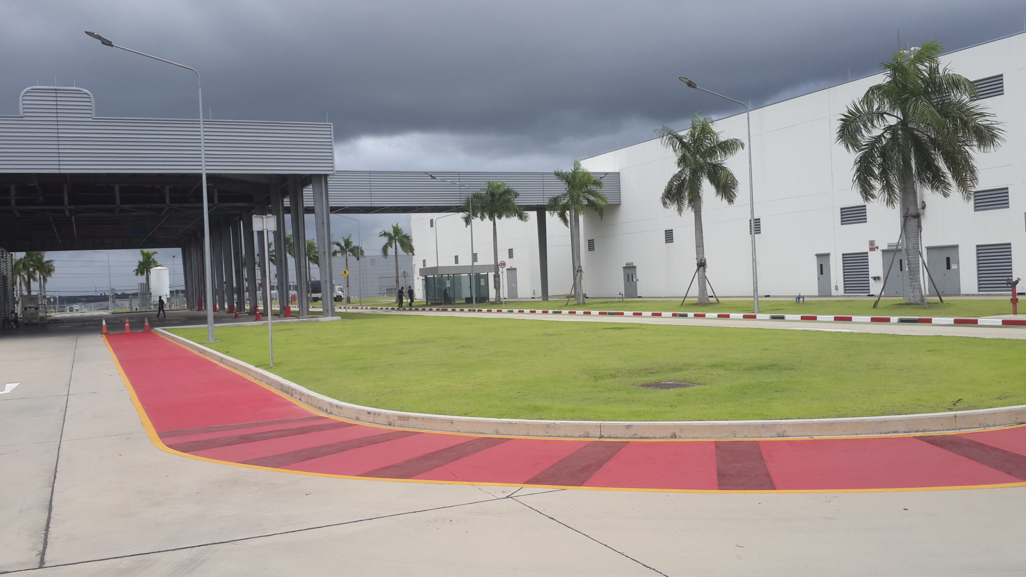 เส้นทางเดินภายในโรงงานราคาตีเส้นทางเดิน