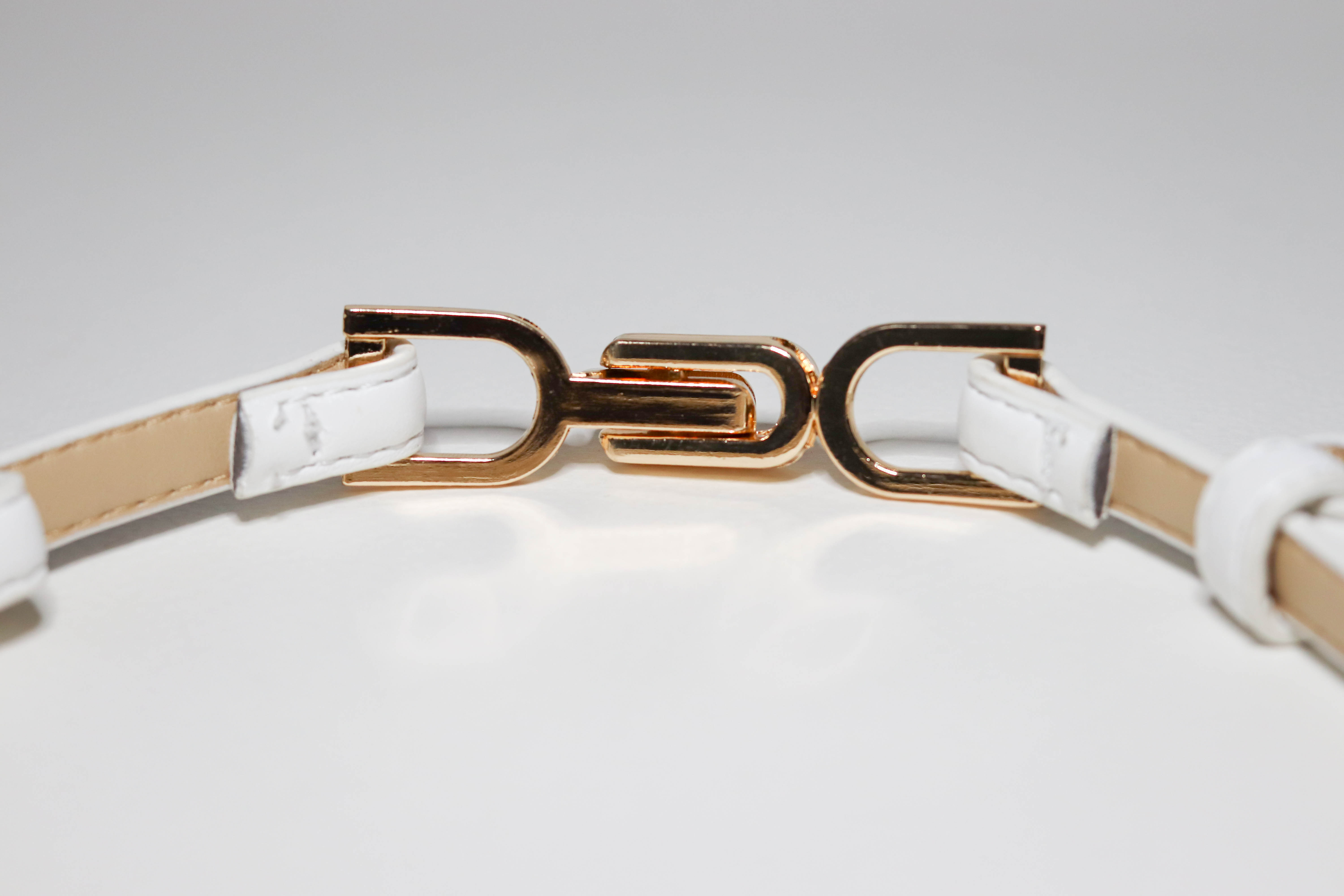 เข็มขัดฟรีไซต์ผู้หญิงสีขาว หัวเข็มขัดสีทอง ปรับสายได้