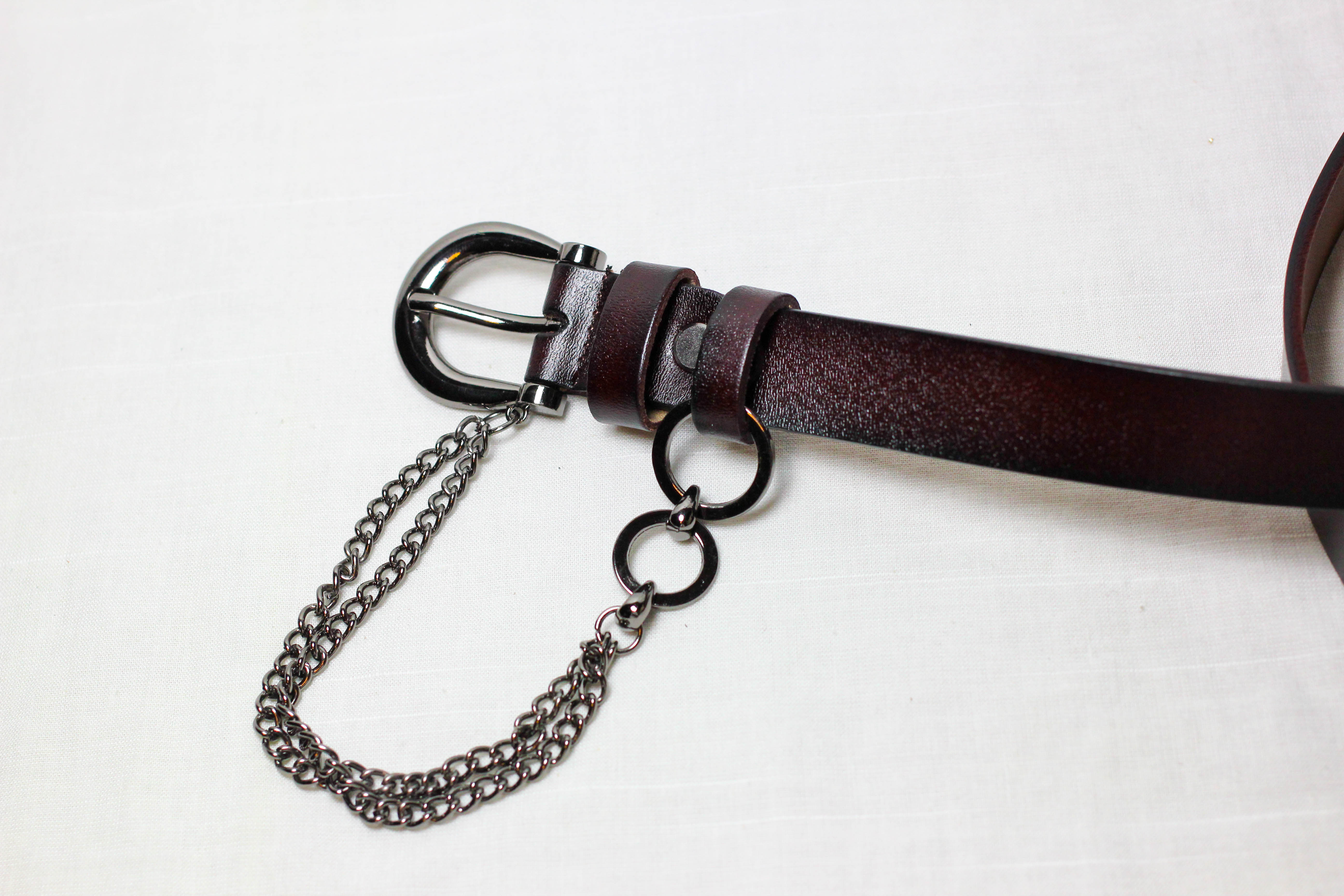 เข็มขัดหนังแท้ผู้หญิง แฟชั่นเท่ๆมีโซ่คล้อง