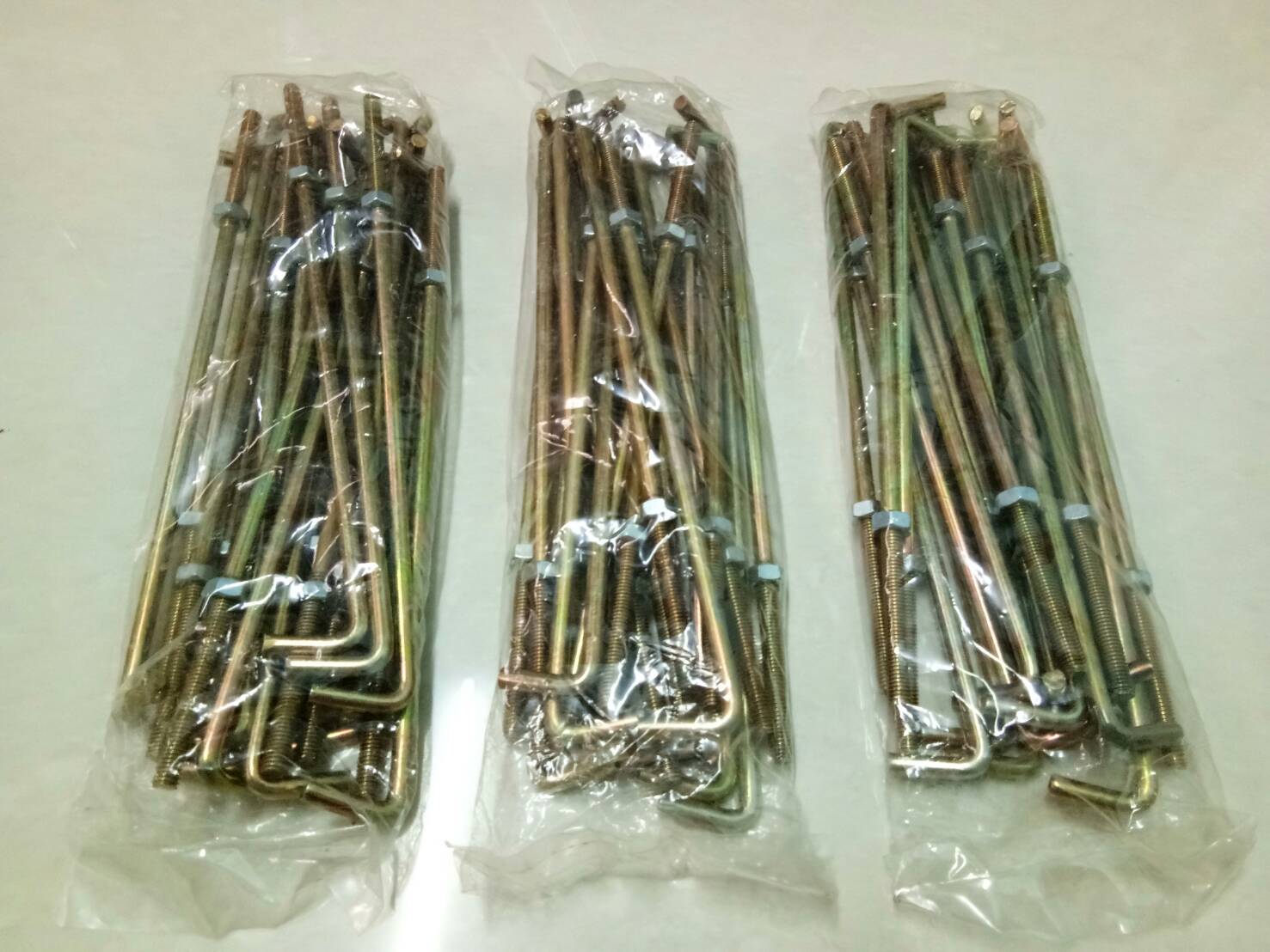 สกรูรัดแบตเตอรี่ 8 นิ้ว 20 เส้นต่อแพ็ค พร้อมหัวน๊อตมิลขาว M6-1.0 จำนวน 20 ชิ้น