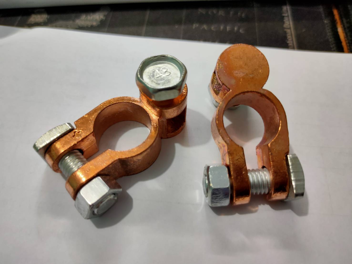 1 ชุด ขั้วแบตเตอรี่ ขั้วใหญ่ แบบฉีดชุบทองแดง พร้อมสกรูแทรค M8-1.25x15 มิล และ แหวนกันขี้เกลือ 2 ชิ้น Injectable battery terminals