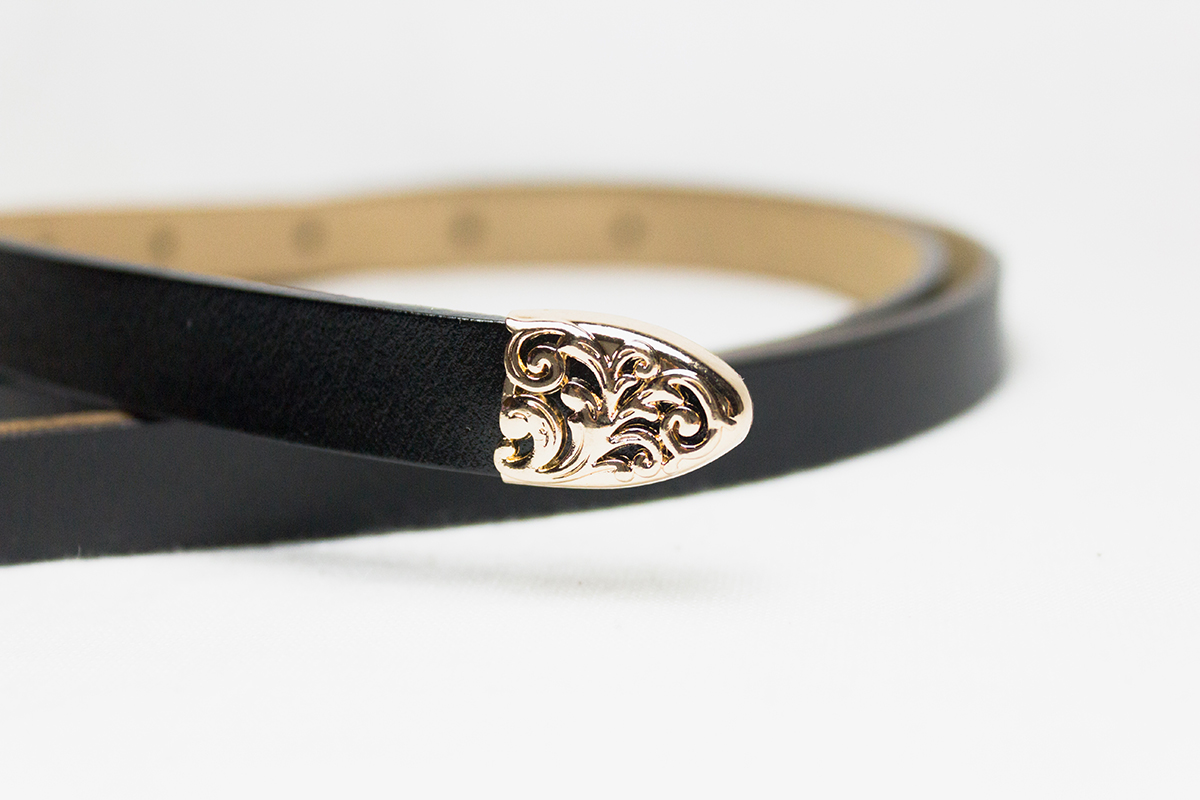 เข็มขัดวินเทจเส้นเล็ก หัวสีทองหนังสีดำ